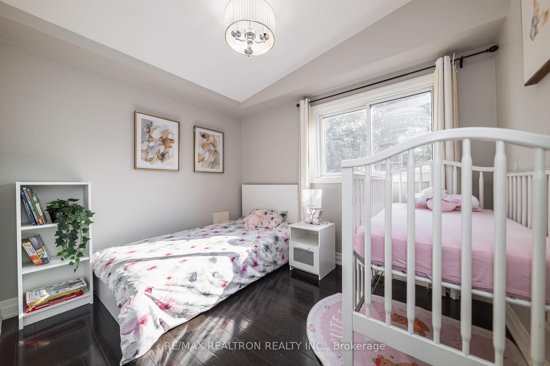 Photo 23 of 2 Lynedock Crescent, North York, Parkwoods-Donalda — HOMEH
