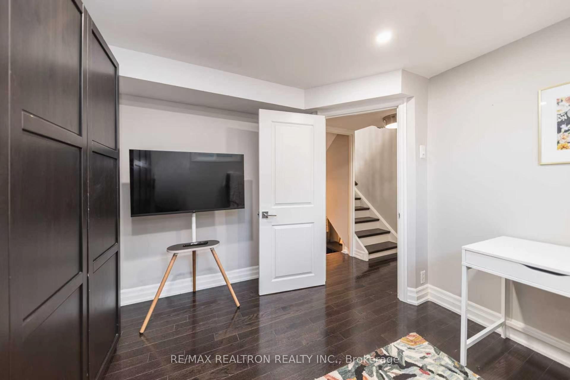 Photo 26 of 2 Lynedock Crescent, North York, Parkwoods-Donalda — HOMEH