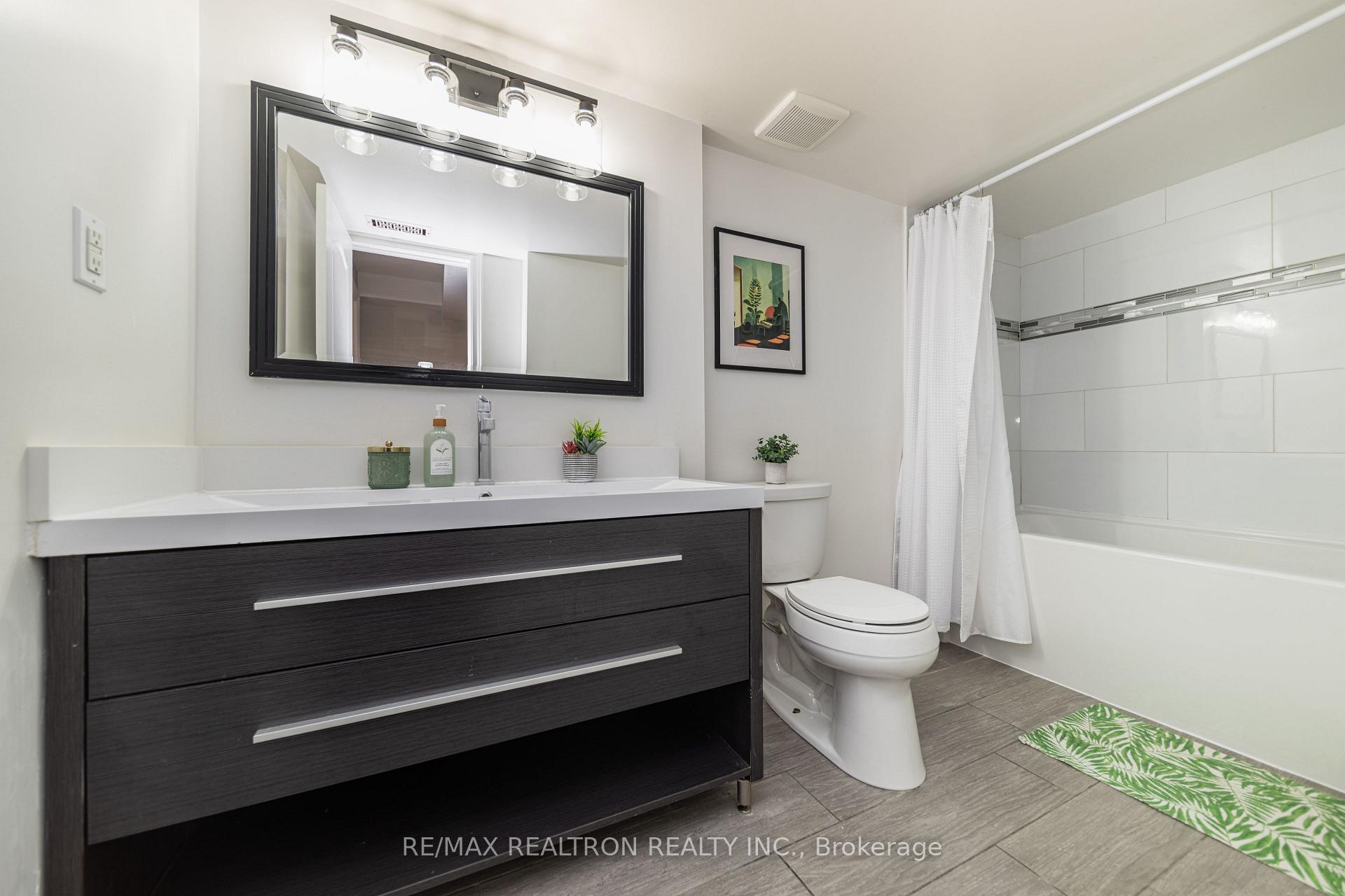 Photo 30 of 2 Lynedock Crescent, North York, Parkwoods-Donalda — HOMEH
