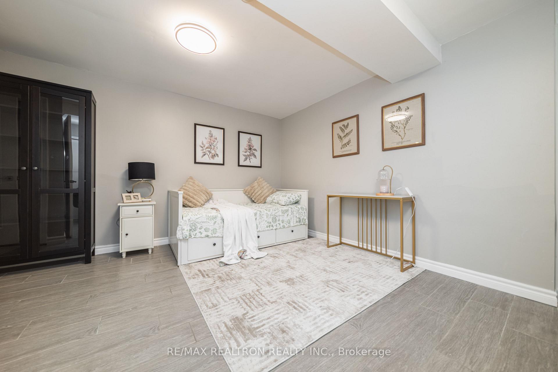 Photo 31 of 2 Lynedock Crescent, North York, Parkwoods-Donalda — HOMEH