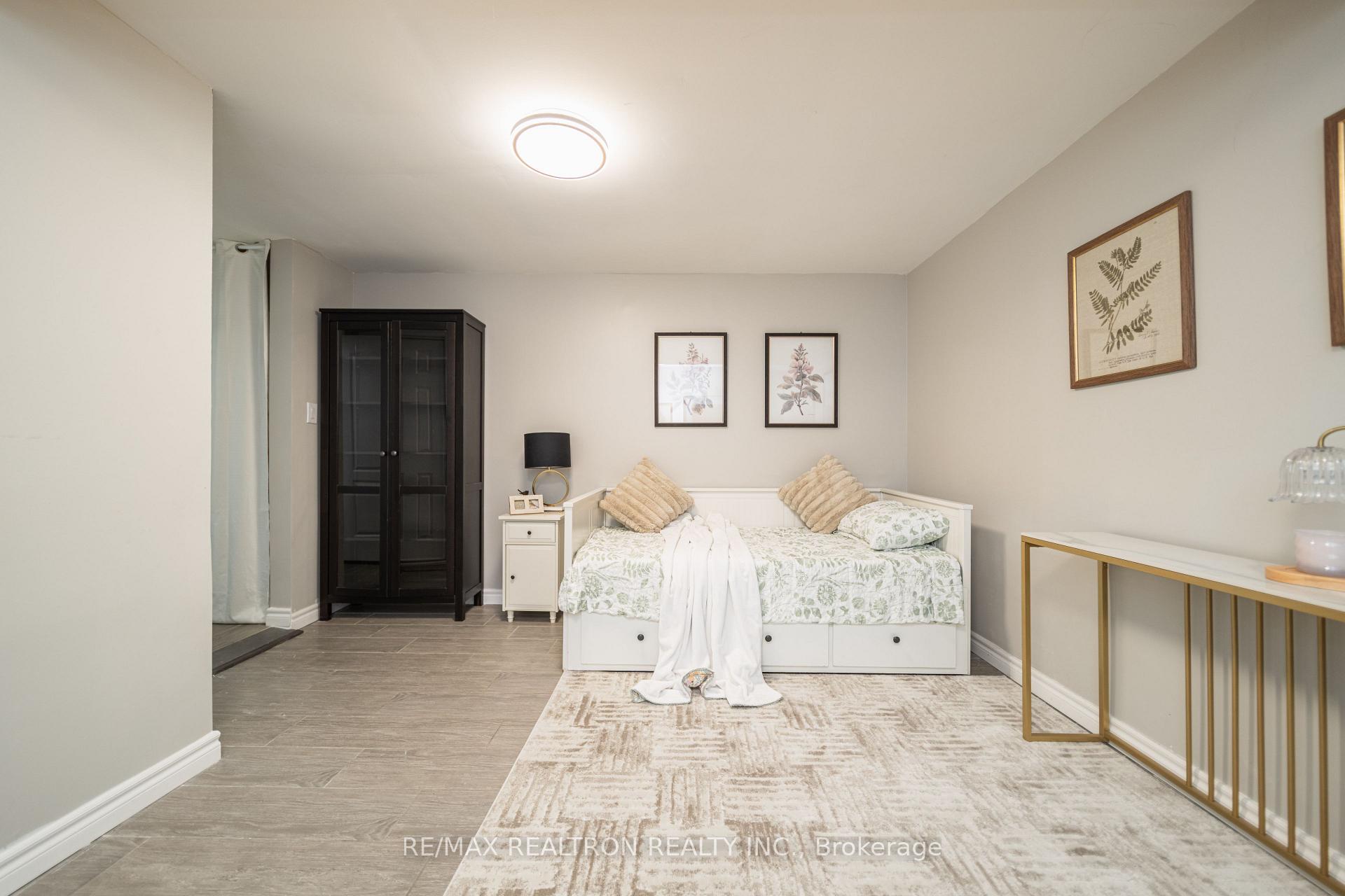 Photo 32 of 2 Lynedock Crescent, North York, Parkwoods-Donalda — HOMEH