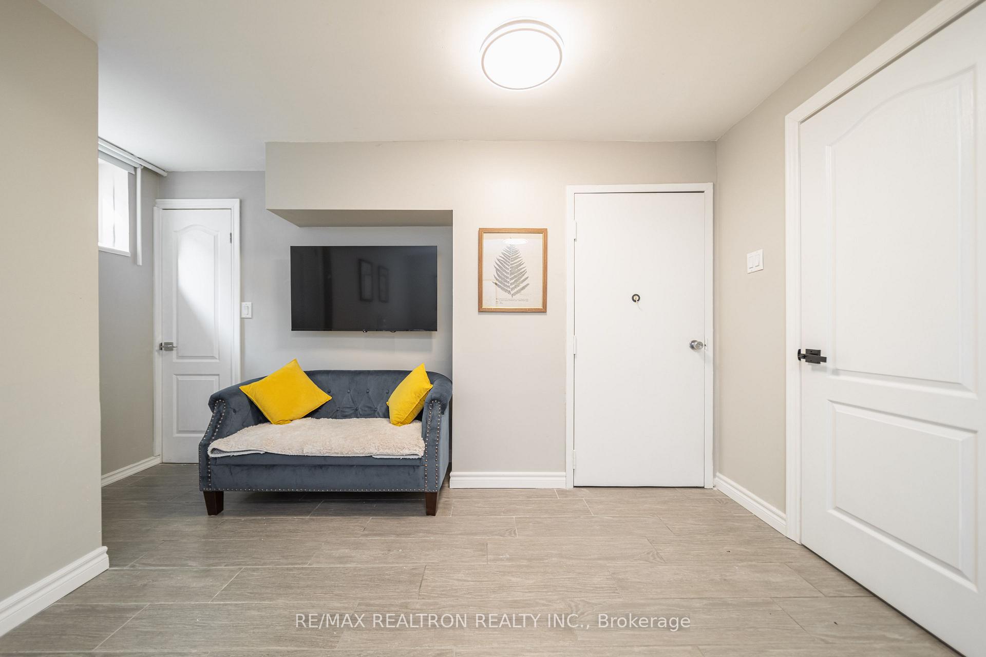 Photo 33 of 2 Lynedock Crescent, North York, Parkwoods-Donalda — HOMEH
