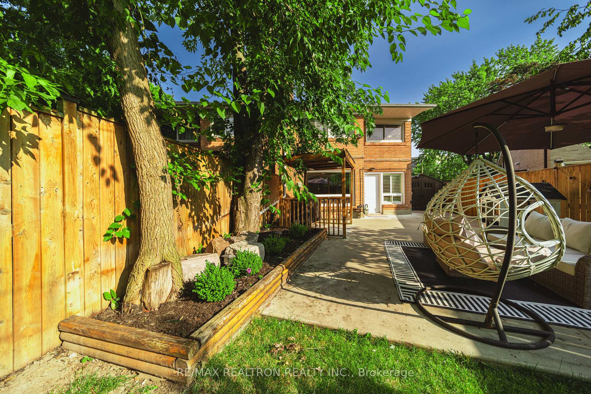 Photo 35 of 2 Lynedock Crescent, North York, Parkwoods-Donalda — HOMEH
