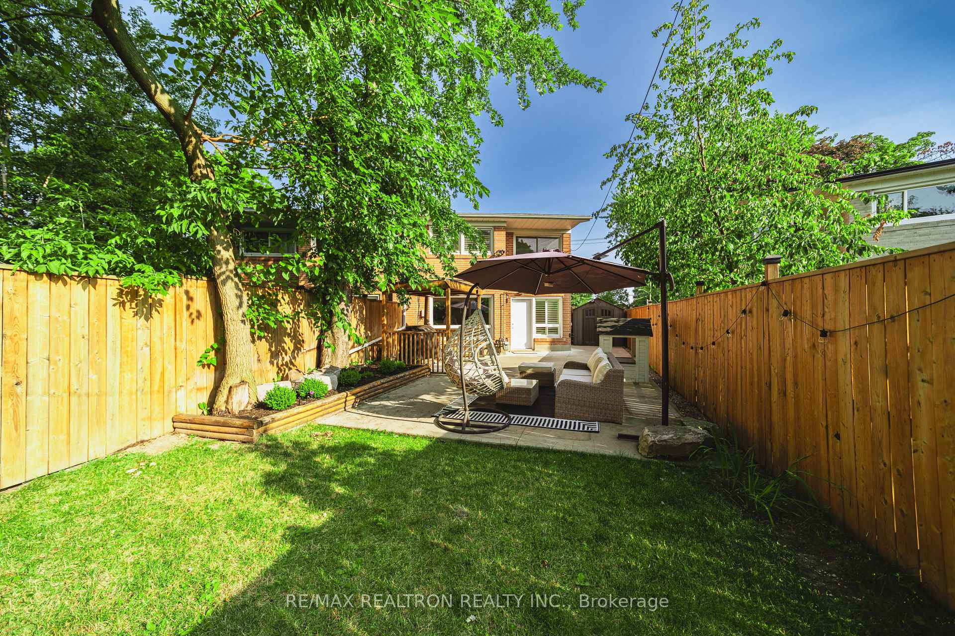 Photo 36 of 2 Lynedock Crescent, North York, Parkwoods-Donalda — HOMEH