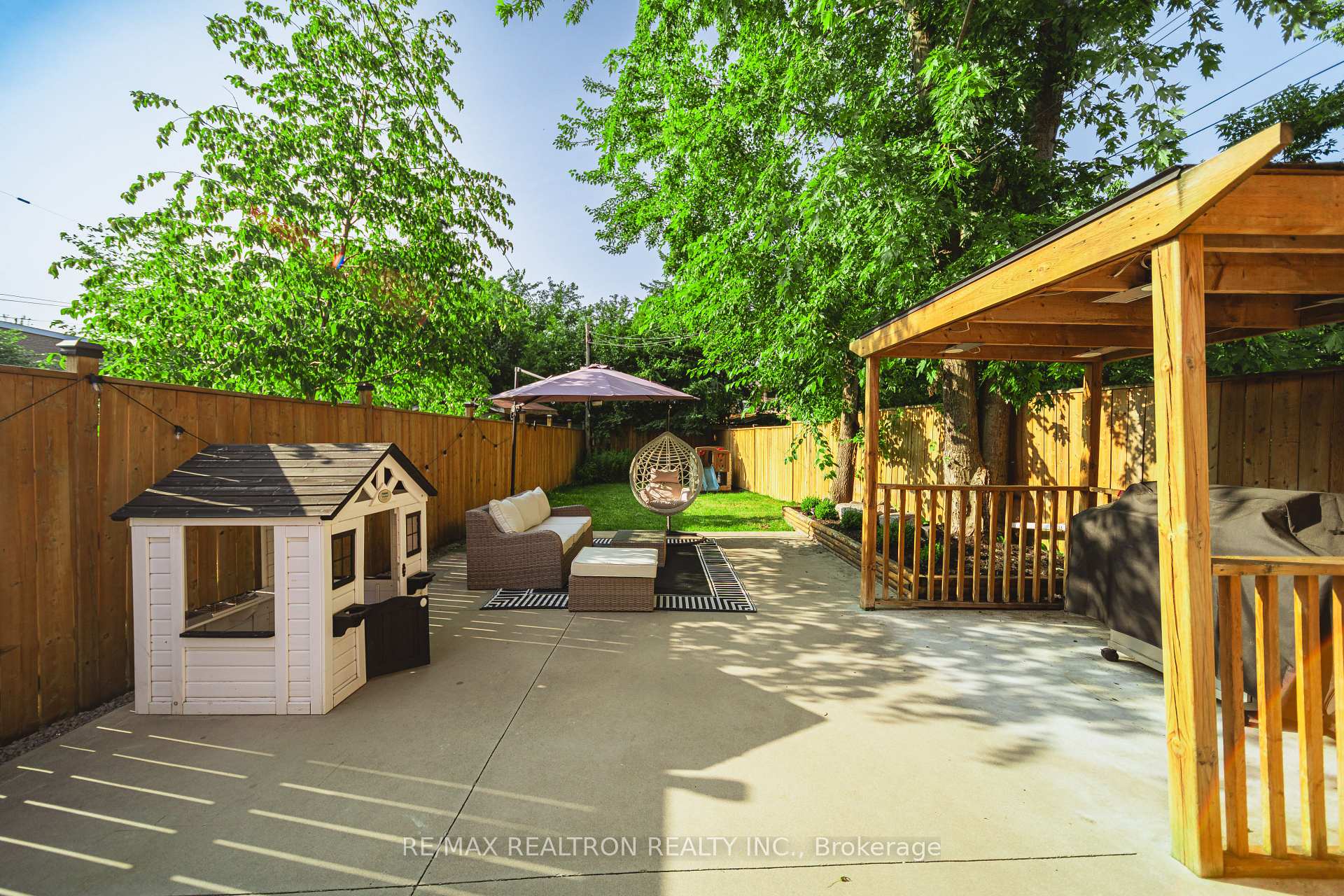 Photo 37 of 2 Lynedock Crescent, North York, Parkwoods-Donalda — HOMEH