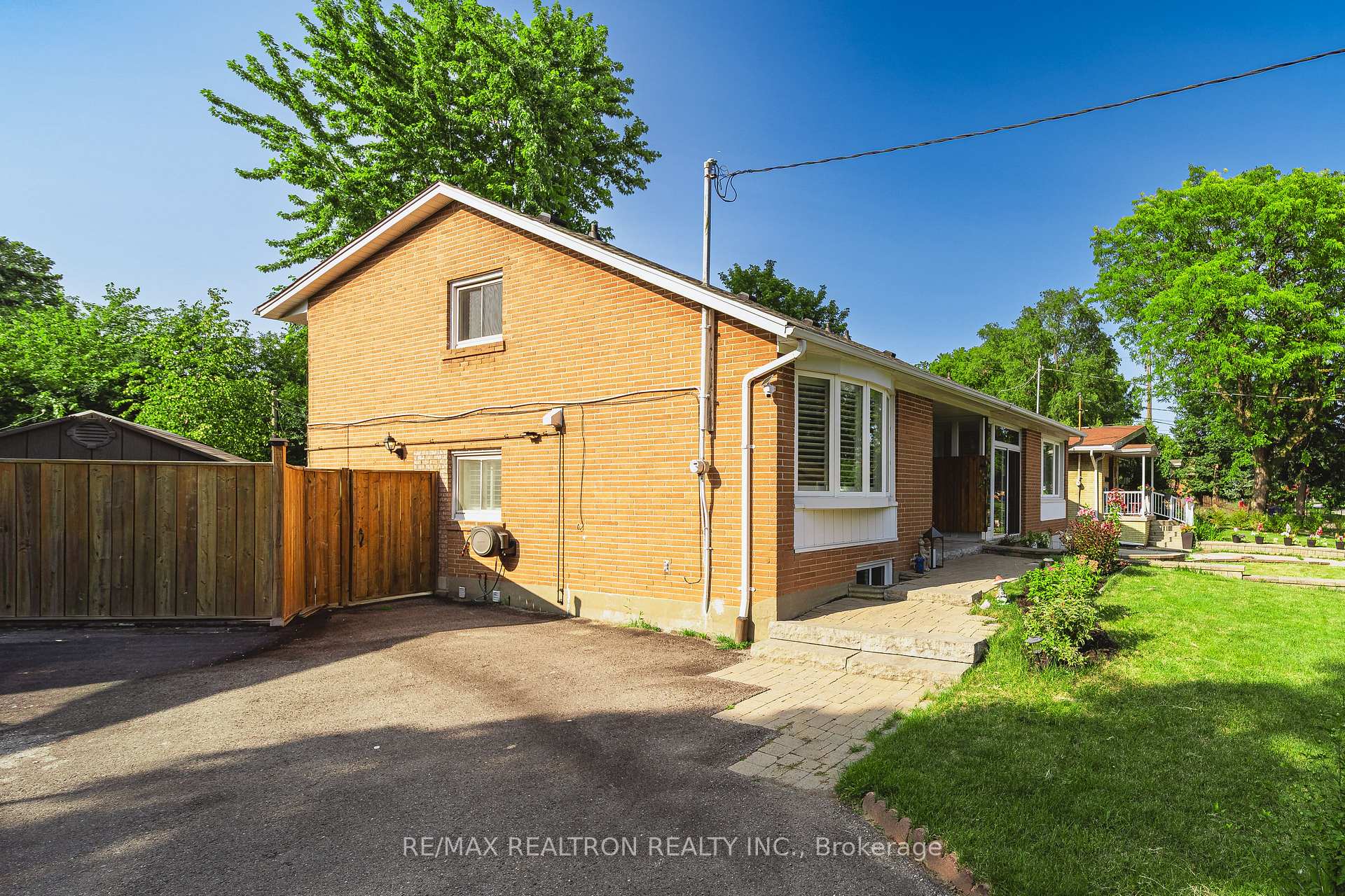 Photo 40 of 2 Lynedock Crescent, North York, Parkwoods-Donalda — HOMEH