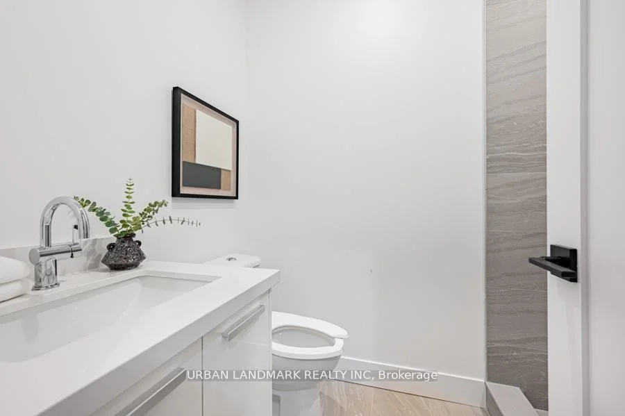 Photo 12 of Unit 602, 9 St. Nicholas Street, Toronto, Bay Street Corridor — HOMEH
