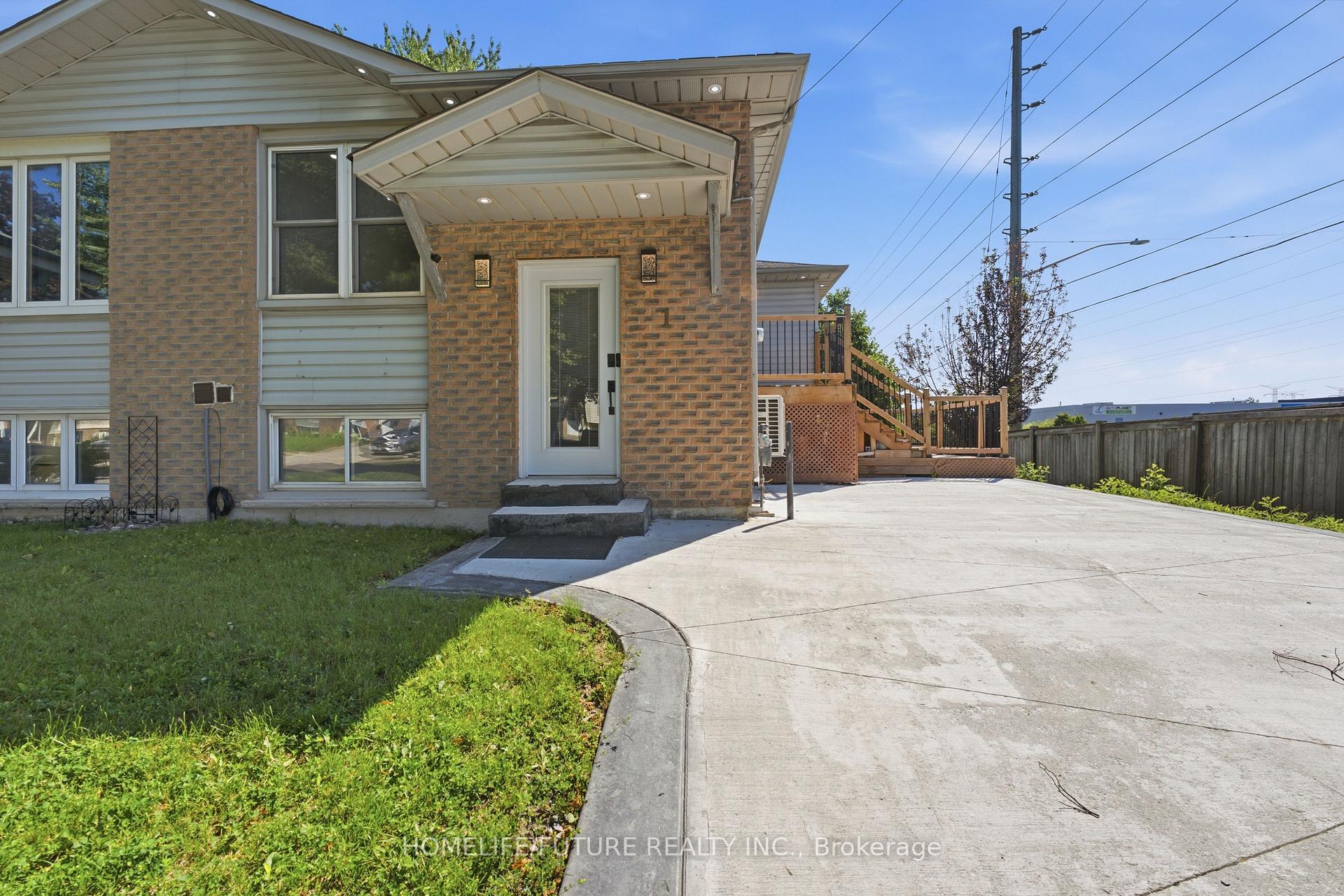 Photo 2 of 1 Lockhart Gate, Clarington, Bowmanville — HOMEH