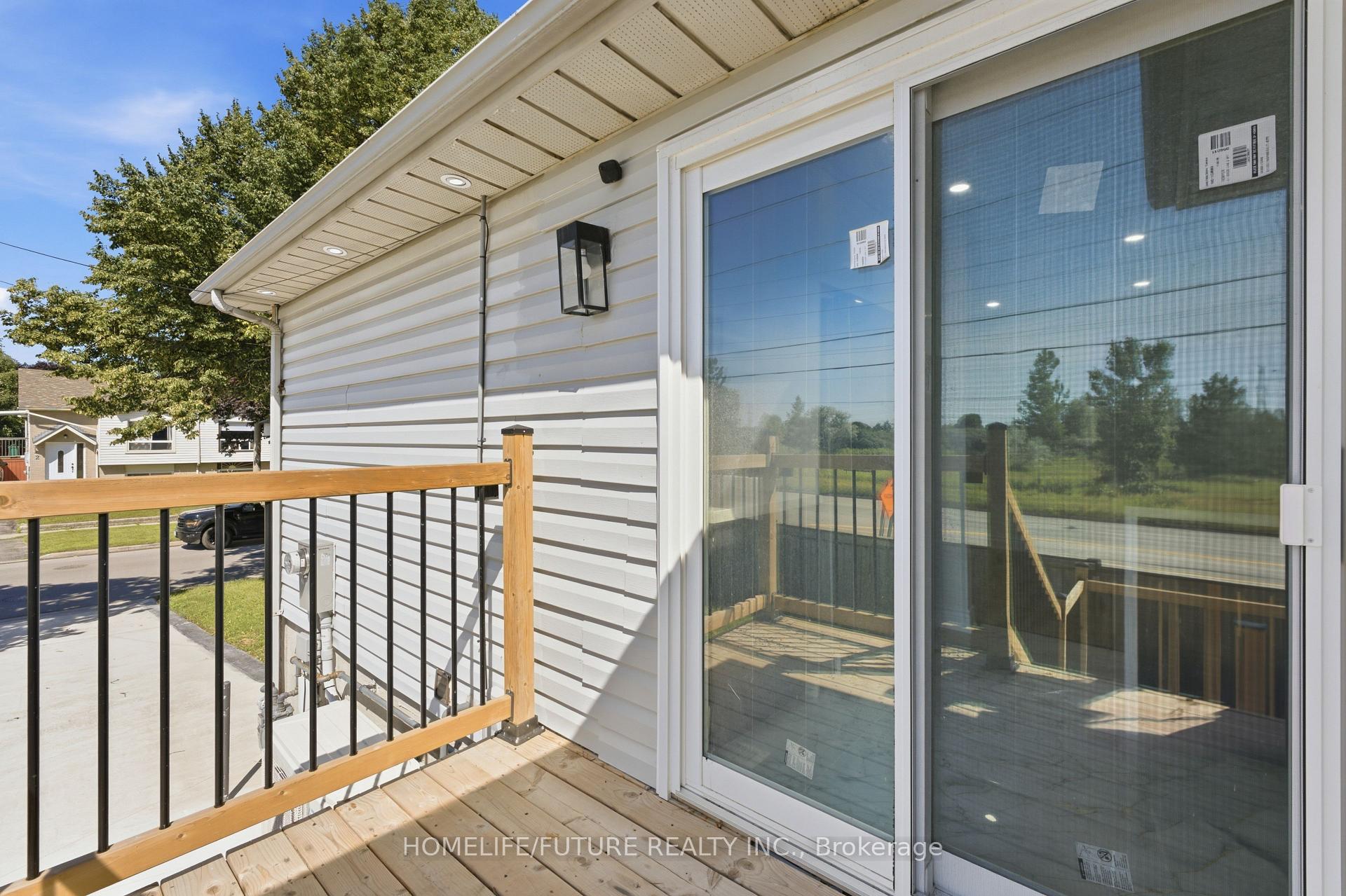 Photo 5 of 1 Lockhart Gate, Clarington, Bowmanville — HOMEH