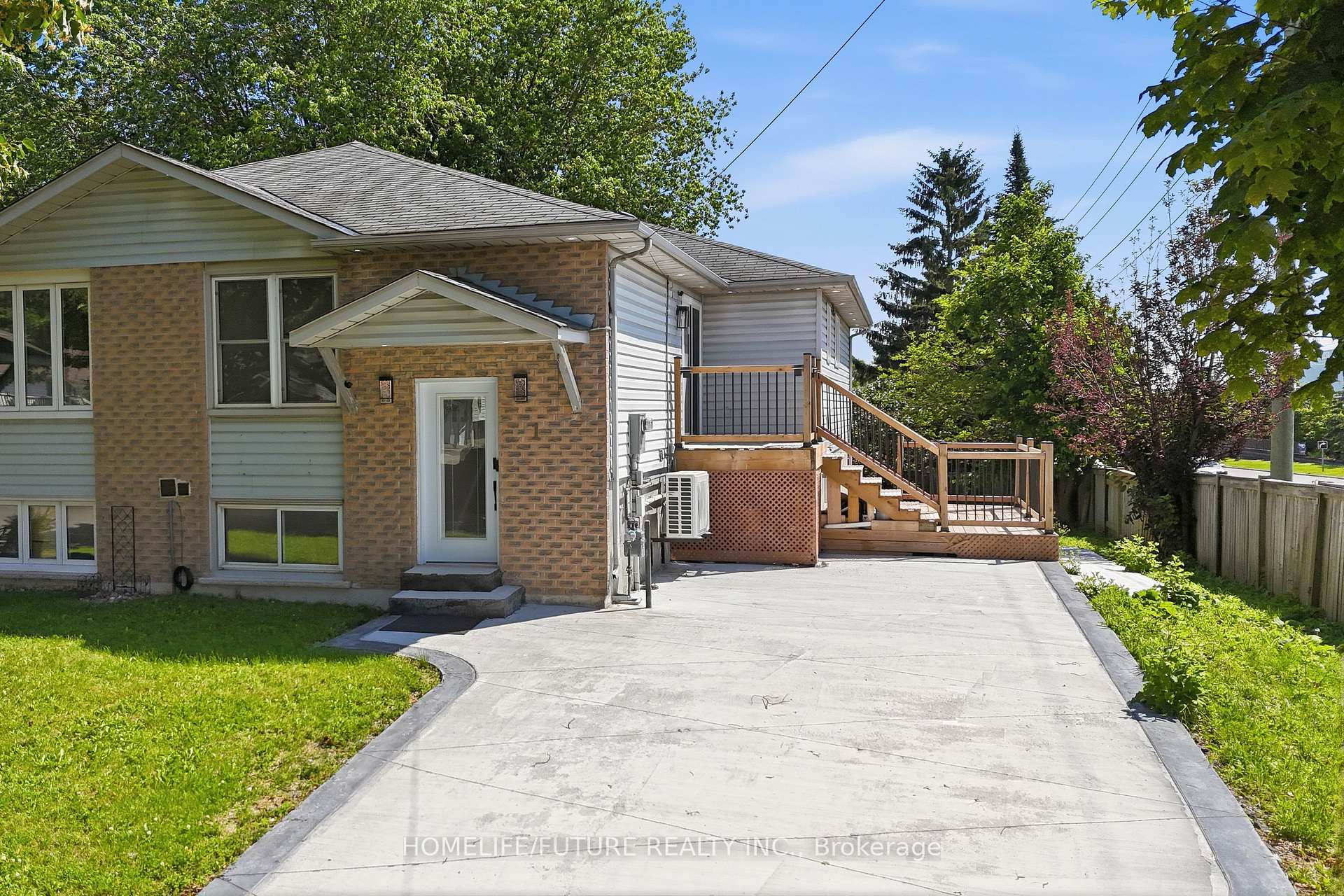 Photo 7 of 1 Lockhart Gate, Clarington, Bowmanville — HOMEH