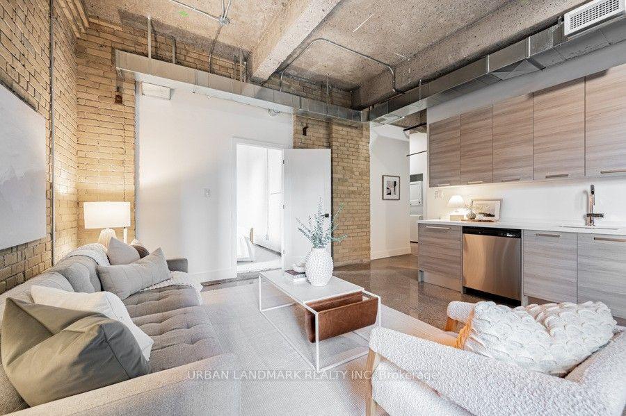 Photo 3 of Unit 501, 9 St. Nicholas Street, Toronto, Bay Street Corridor — HOMEH