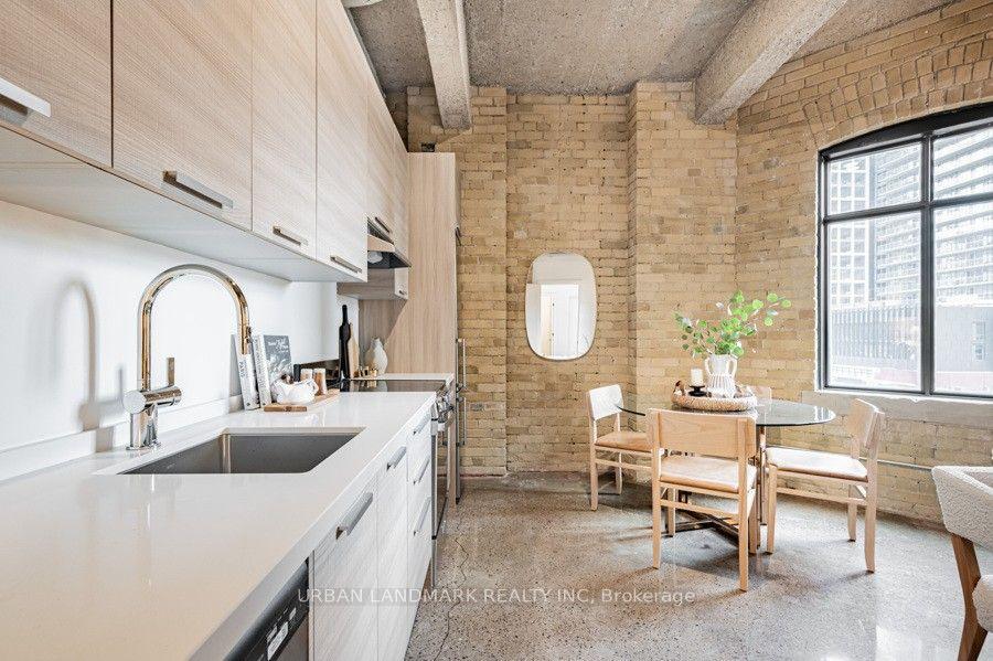 Photo 6 of Unit 501, 9 St. Nicholas Street, Toronto, Bay Street Corridor — HOMEH
