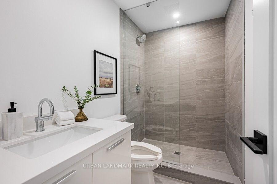 Photo 12 of Unit 501, 9 St. Nicholas Street, Toronto, Bay Street Corridor — HOMEH