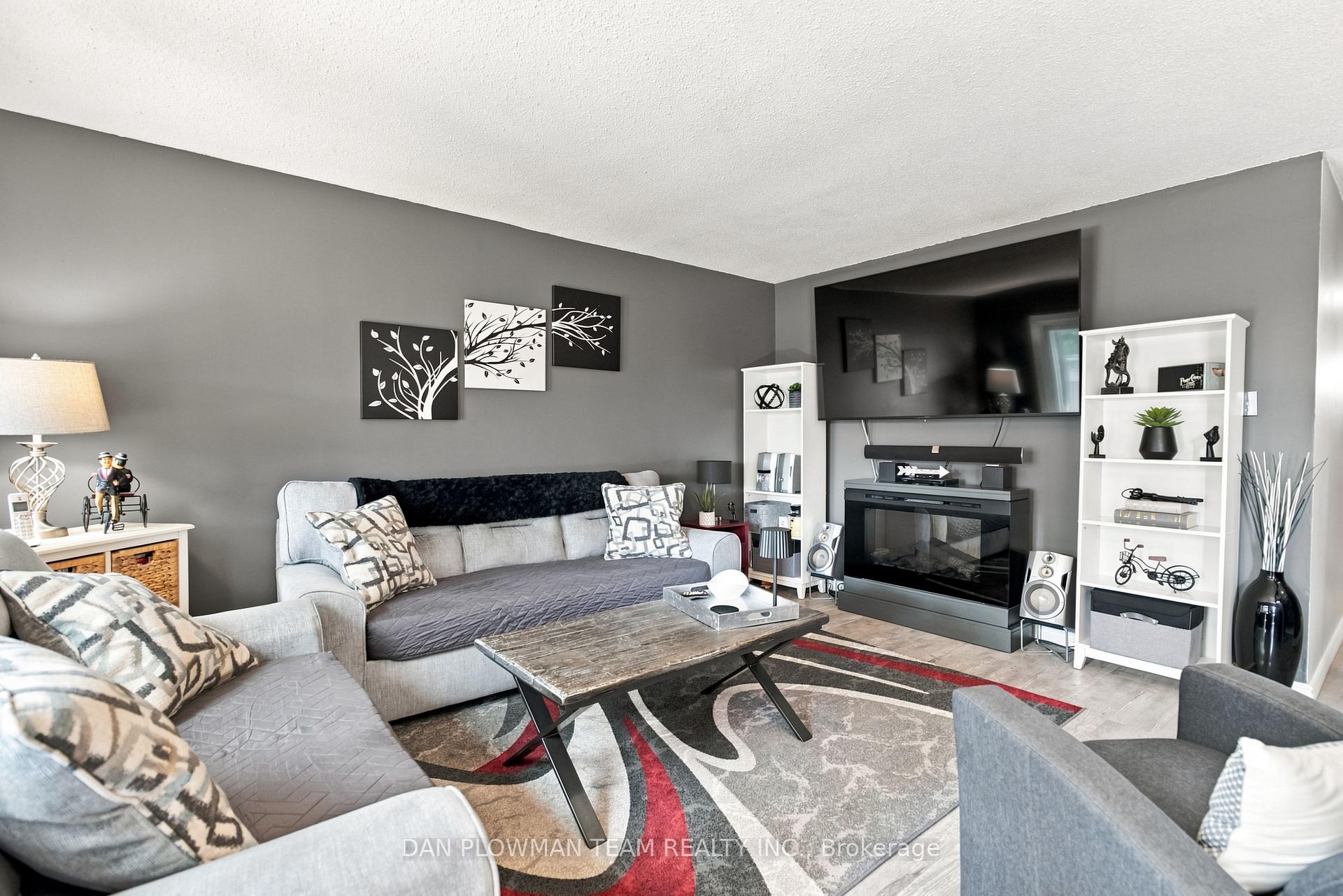 Photo 8 of Unit 2, 72 Martin Road, Clarington, Bowmanville — HOMEH