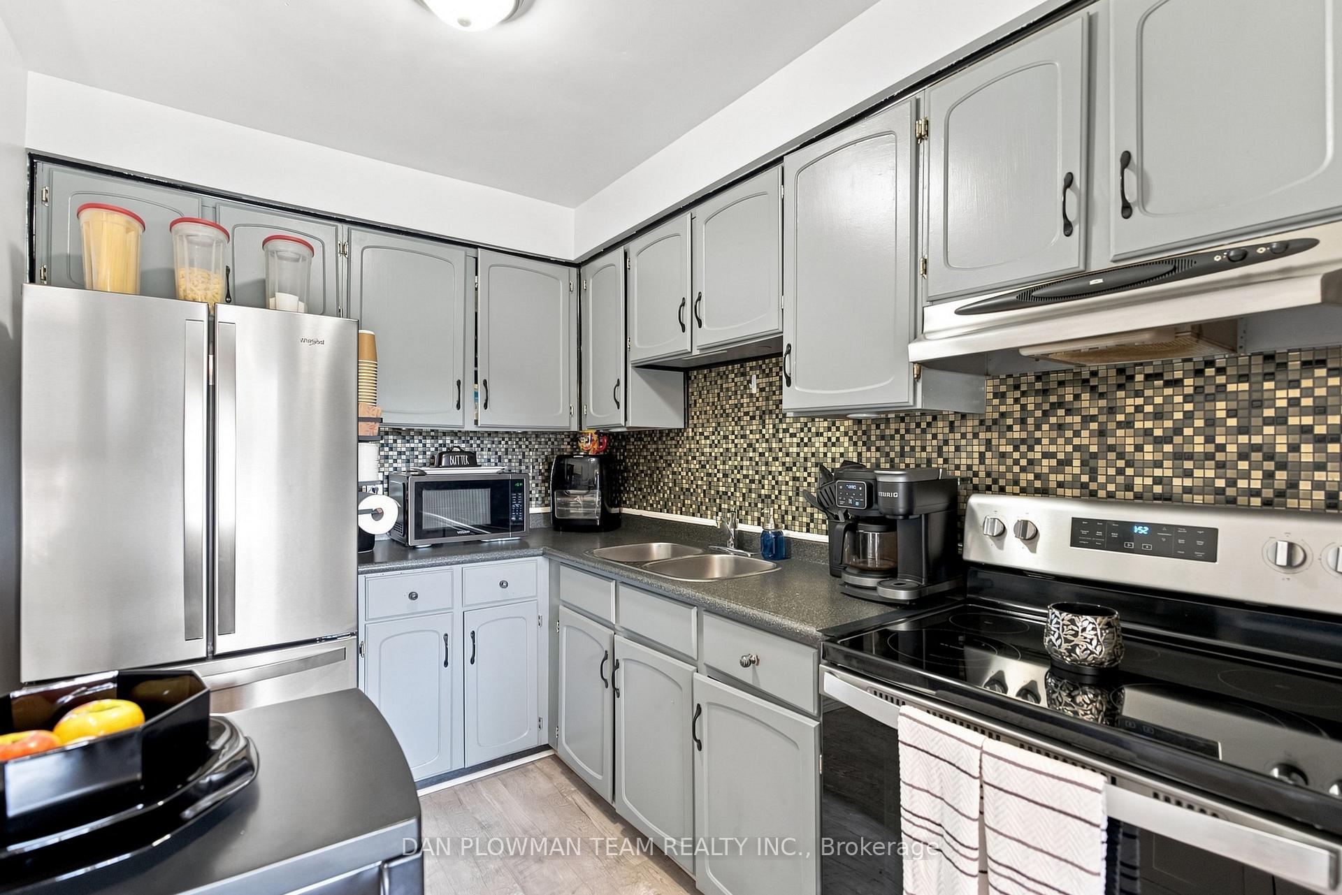 Photo 11 of Unit 2, 72 Martin Road, Clarington, Bowmanville — HOMEH
