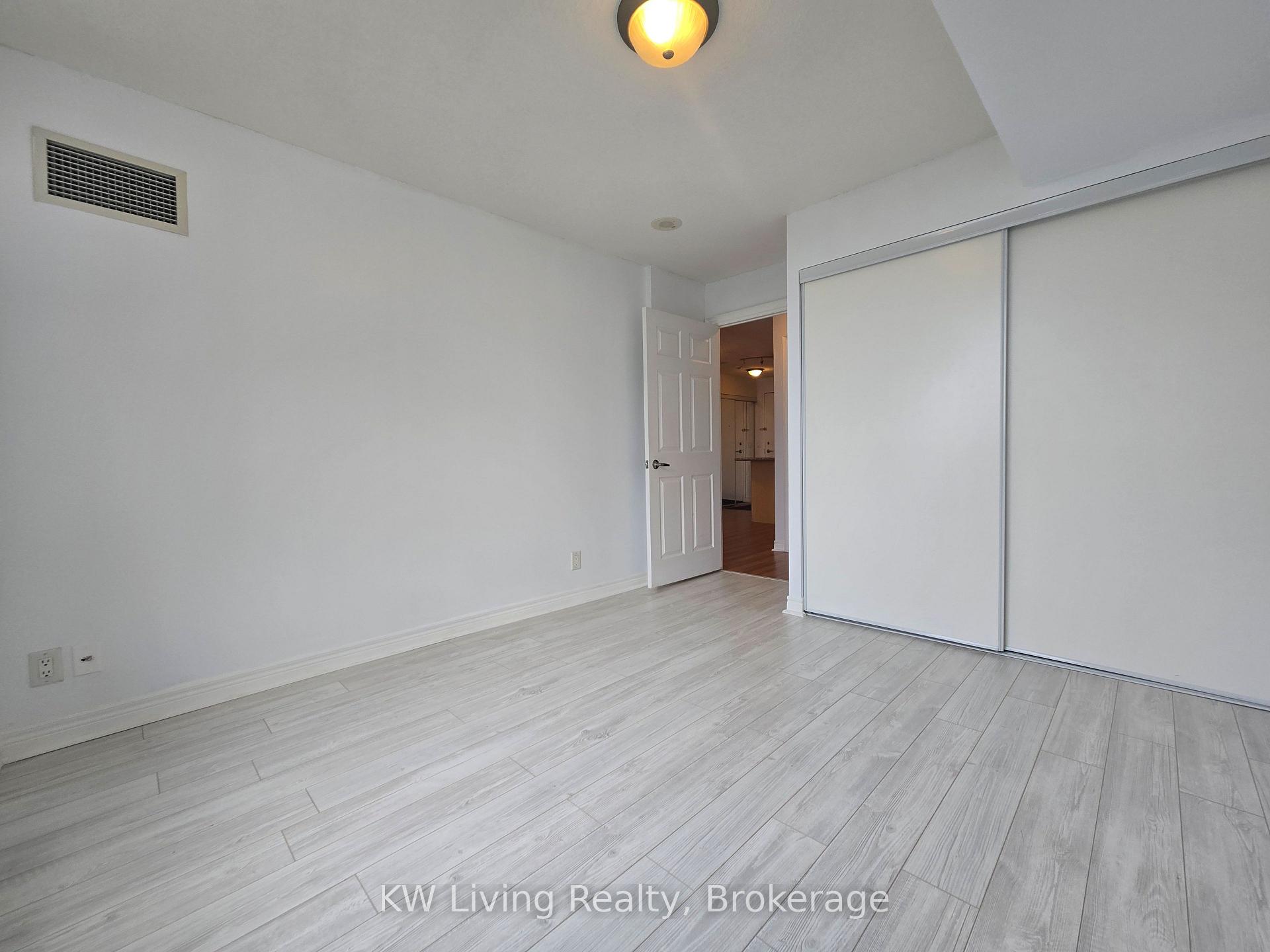 Photo 10 of Unit 701, 33 Cox Boulevard, Markham, Unionville — HOMEH
