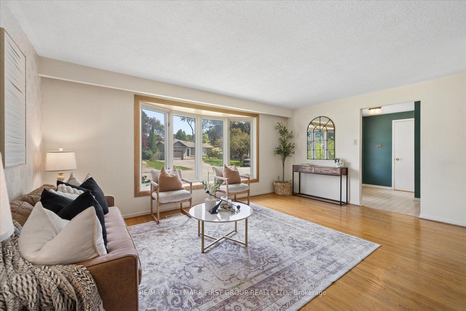 Photo 5 of 13 Lawrie Road, Ajax, South East — HOMEH