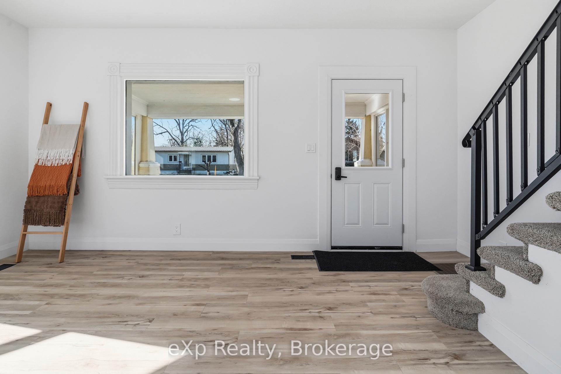 Photo 4 of 192 William Street W, North Middlesex, Parkhill — HOMEH