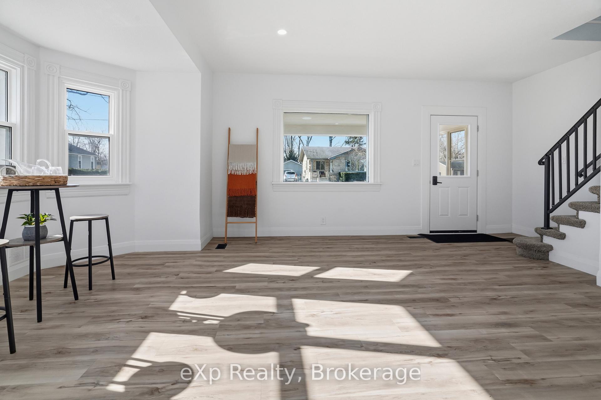 Photo 5 of 192 William Street W, North Middlesex, Parkhill — HOMEH