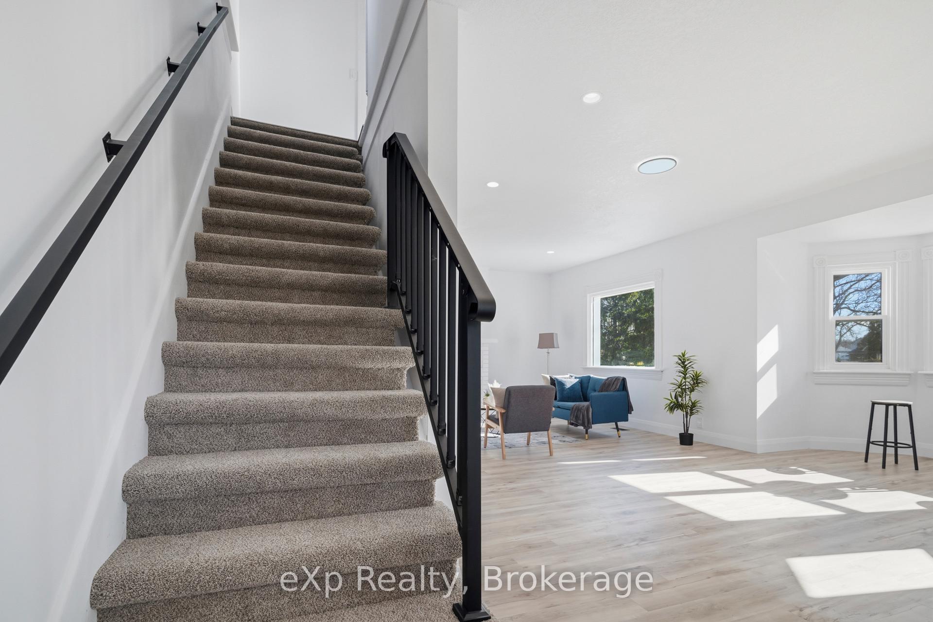 Photo 6 of 192 William Street W, North Middlesex, Parkhill — HOMEH