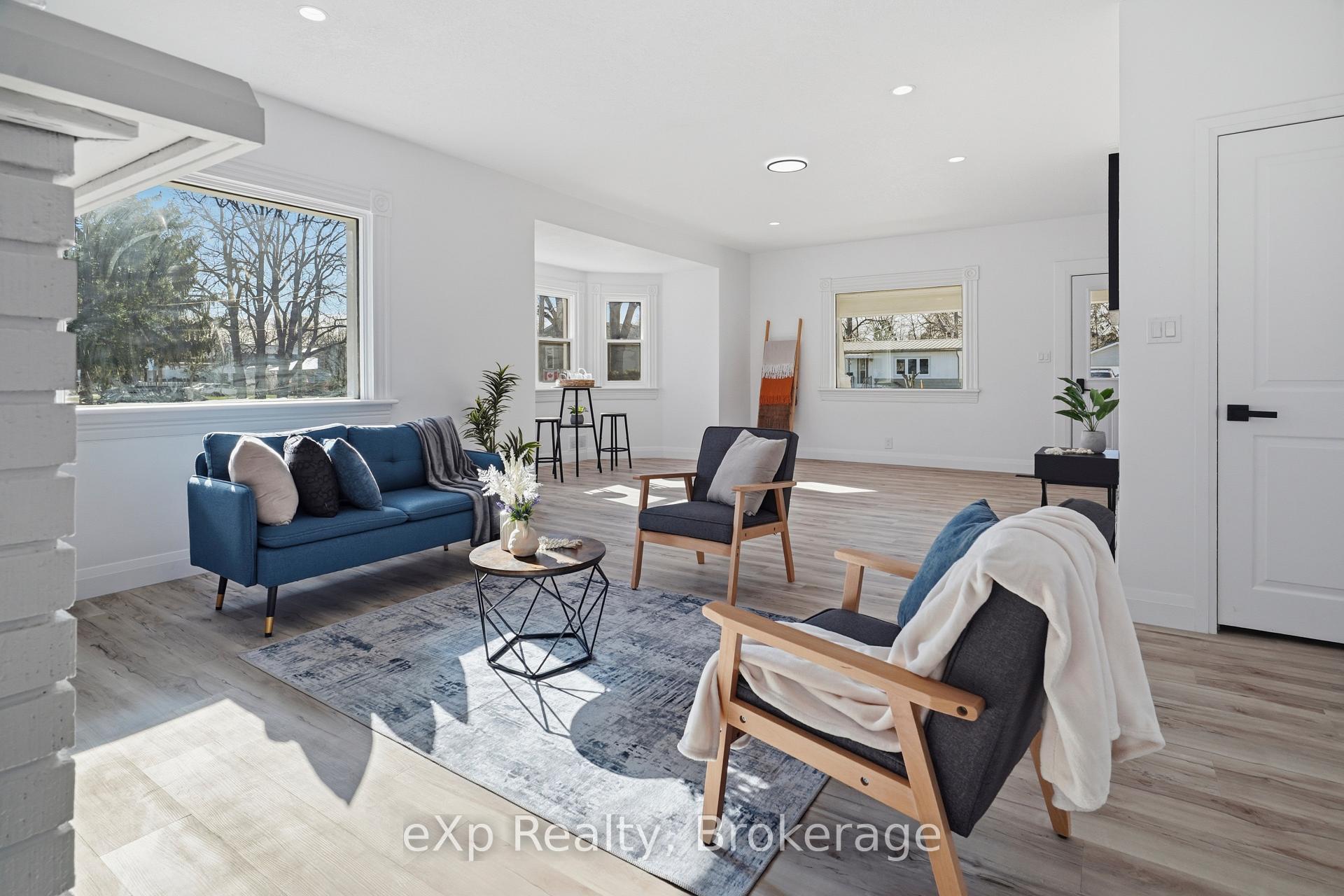 Photo 7 of 192 William Street W, North Middlesex, Parkhill — HOMEH