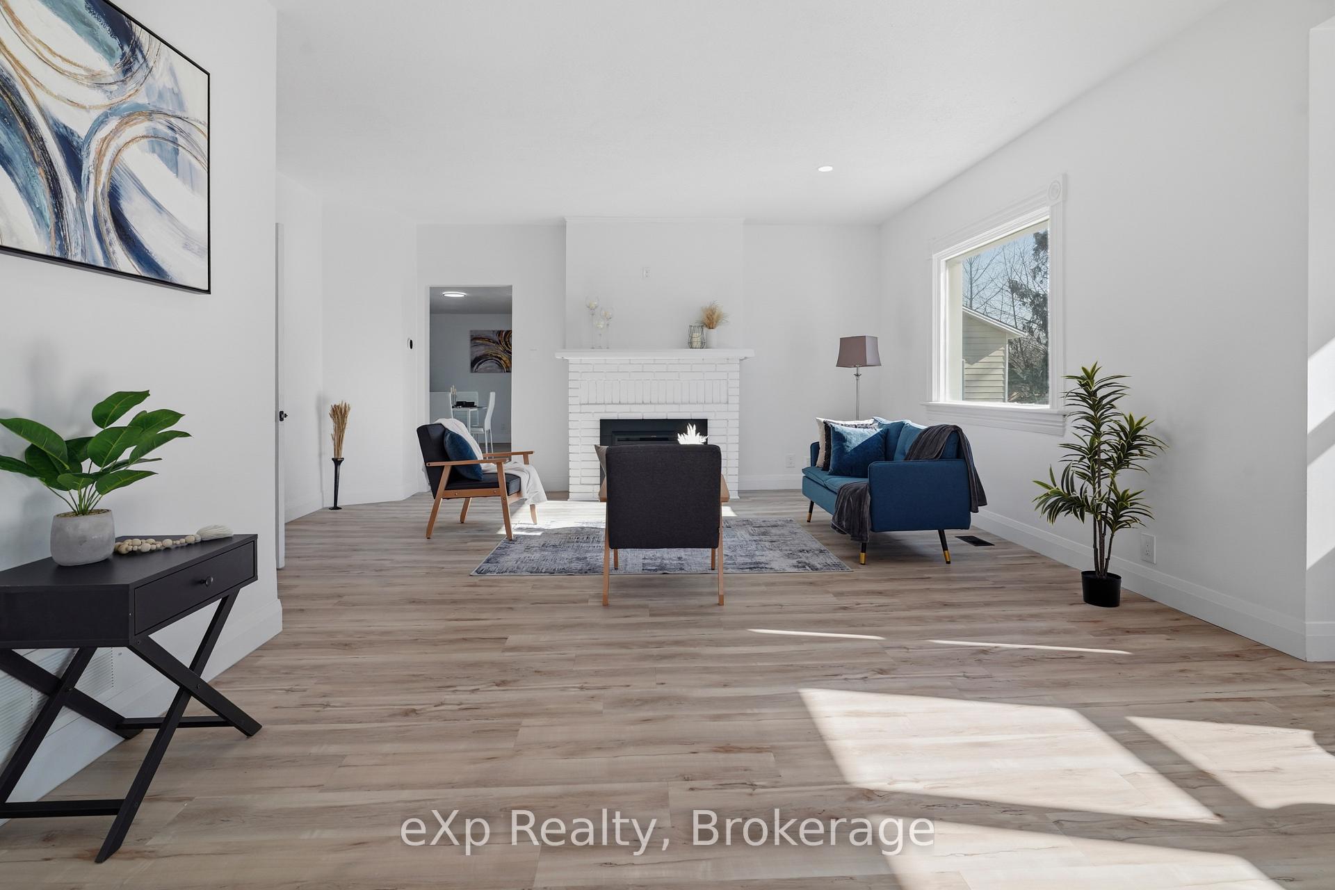 Photo 10 of 192 William Street W, North Middlesex, Parkhill — HOMEH