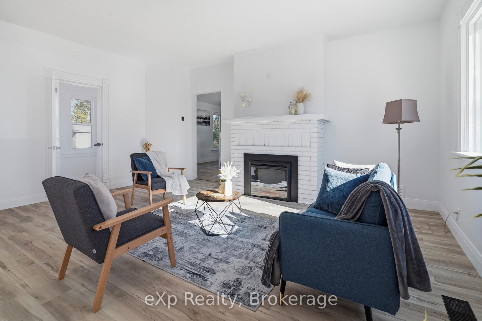 Photo 12 of 192 William Street W, North Middlesex, Parkhill — HOMEH