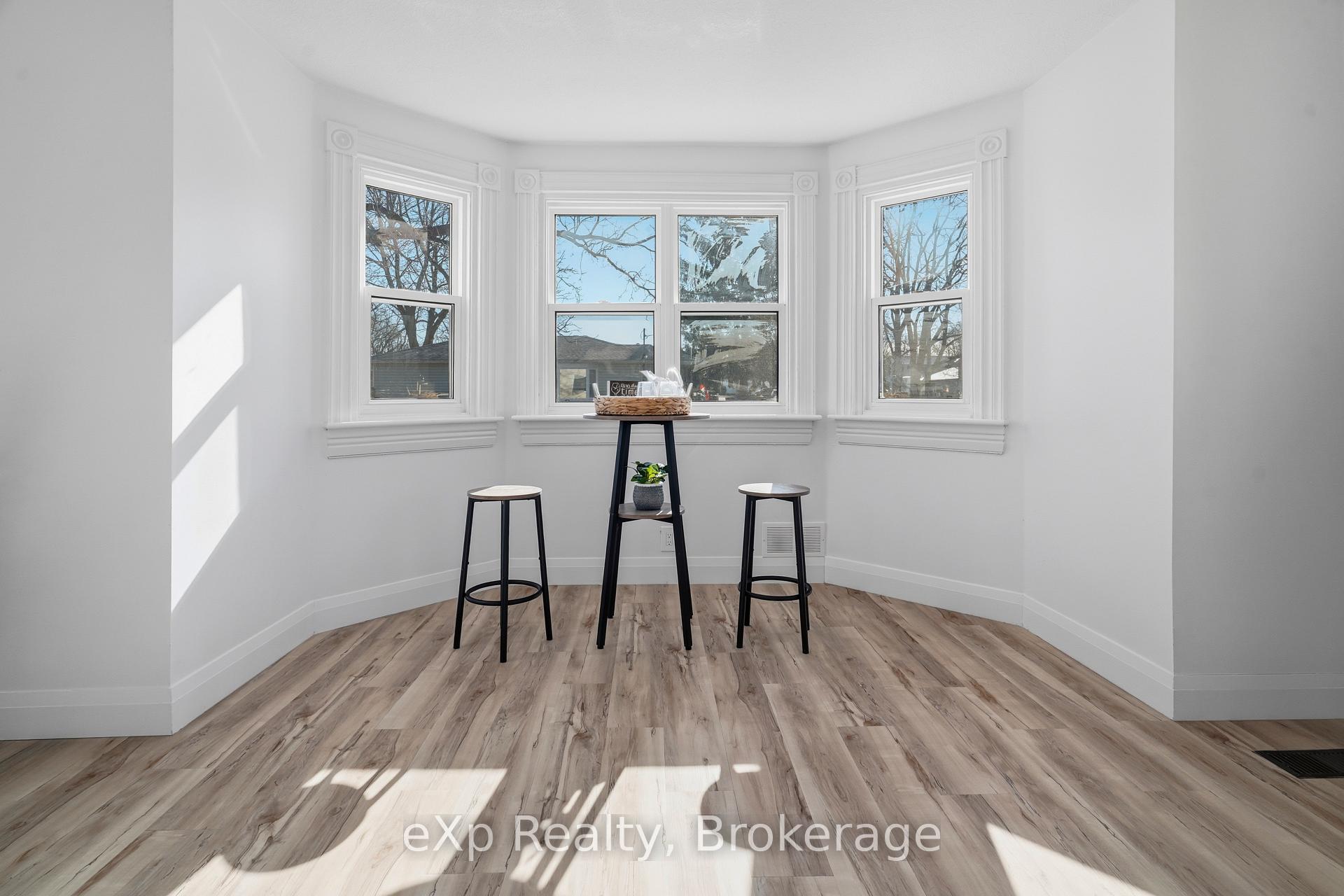 Photo 14 of 192 William Street W, North Middlesex, Parkhill — HOMEH