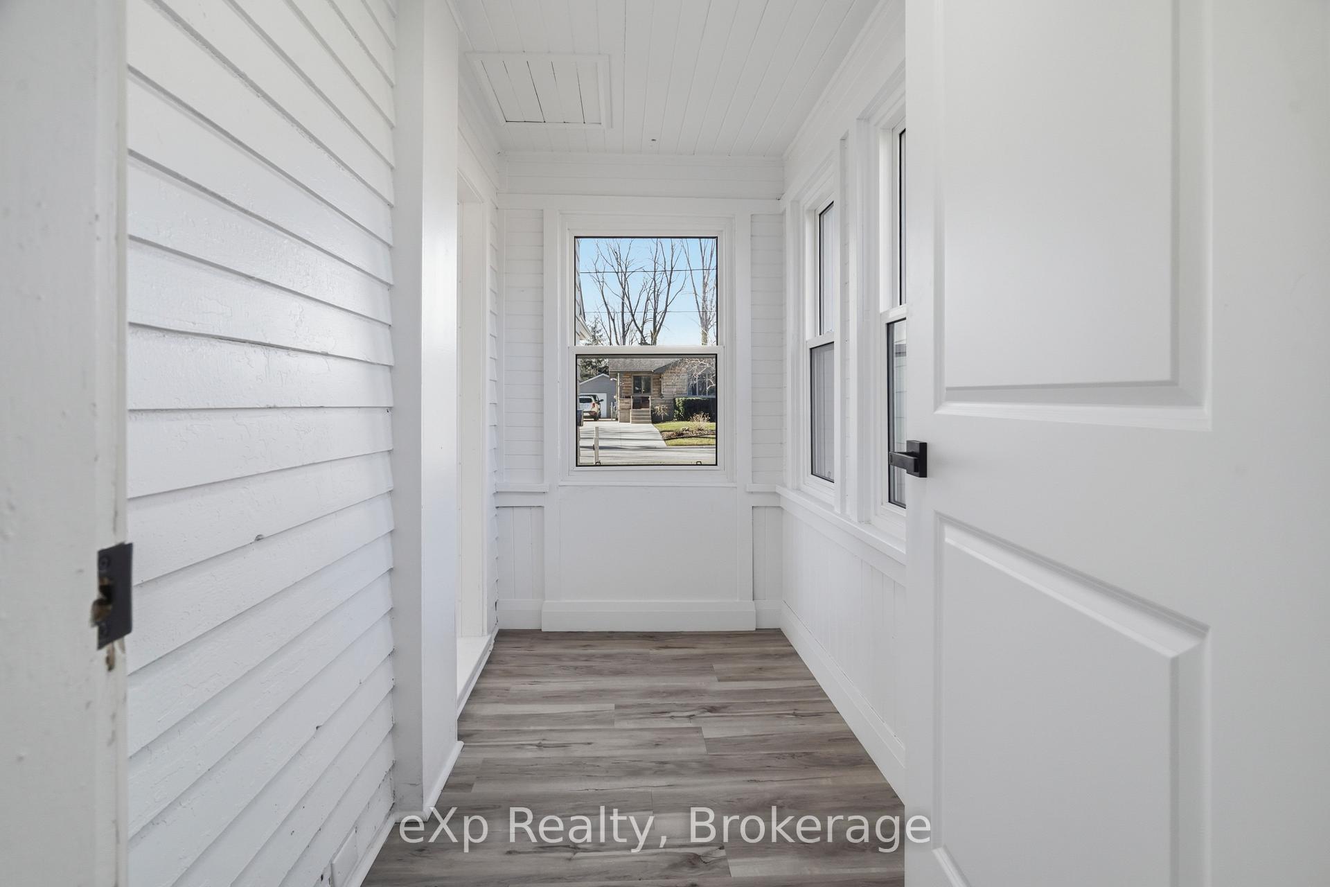 Photo 16 of 192 William Street W, North Middlesex, Parkhill — HOMEH
