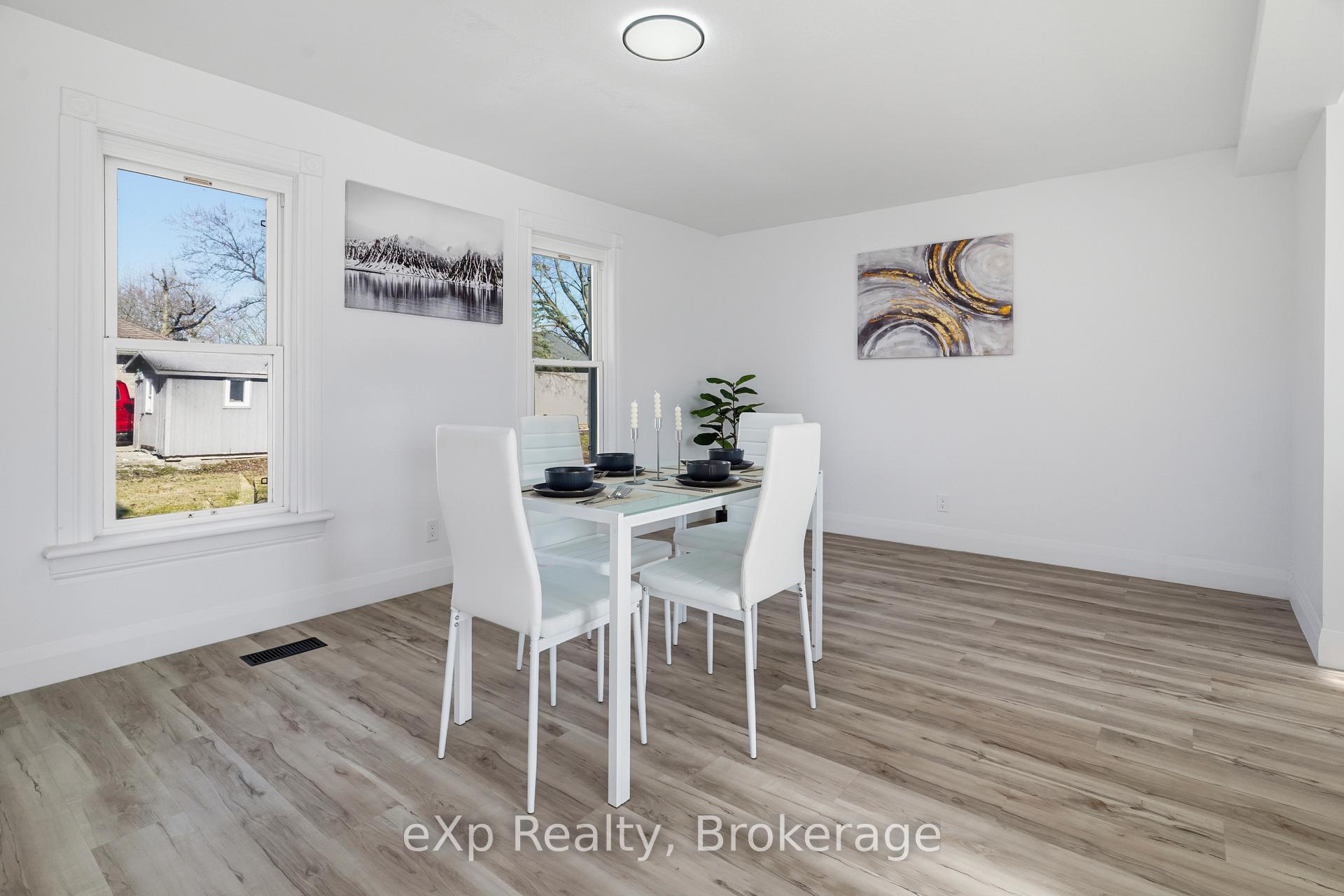 Photo 17 of 192 William Street W, North Middlesex, Parkhill — HOMEH