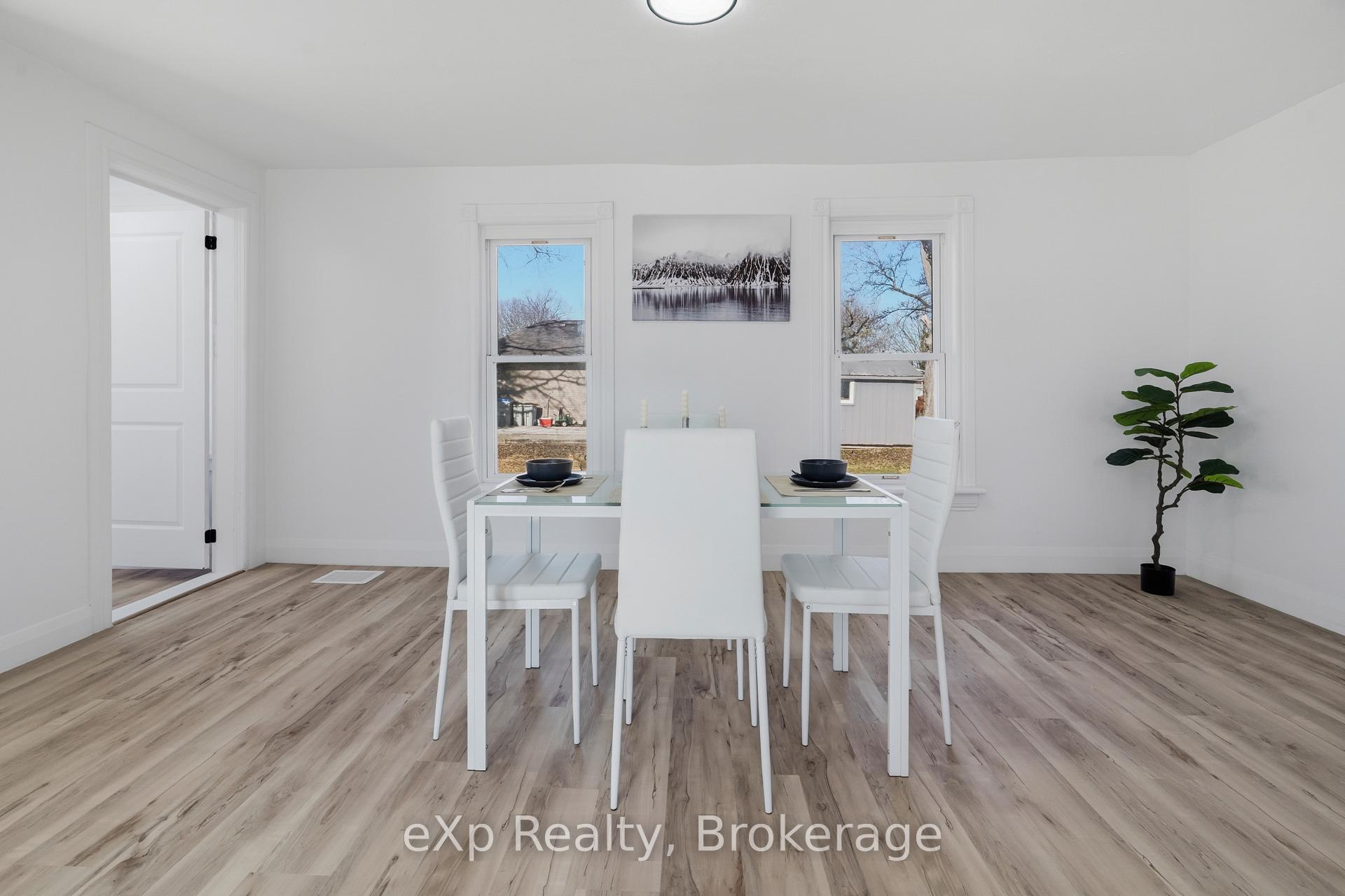 Photo 18 of 192 William Street W, North Middlesex, Parkhill — HOMEH