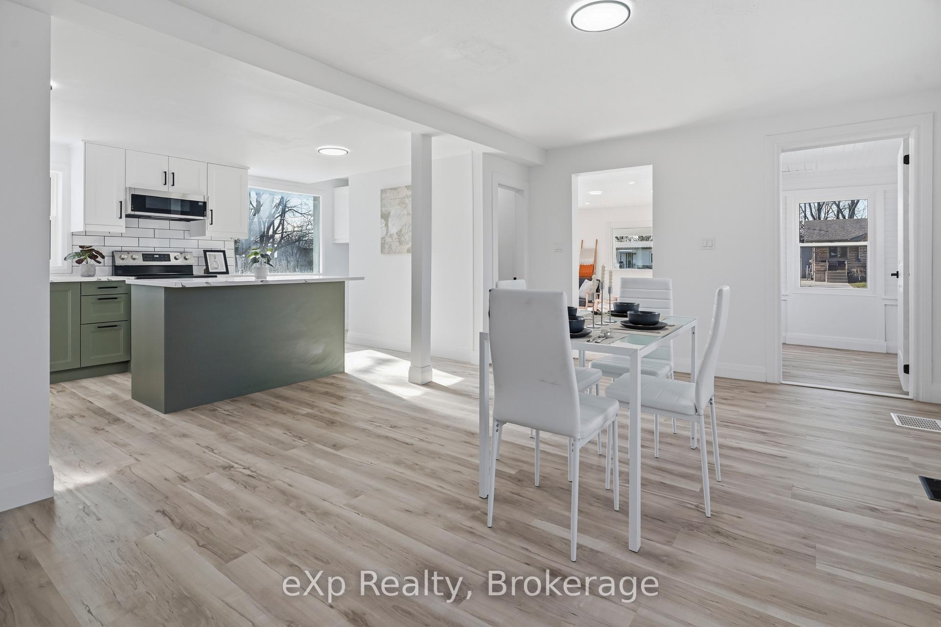Photo 19 of 192 William Street W, North Middlesex, Parkhill — HOMEH