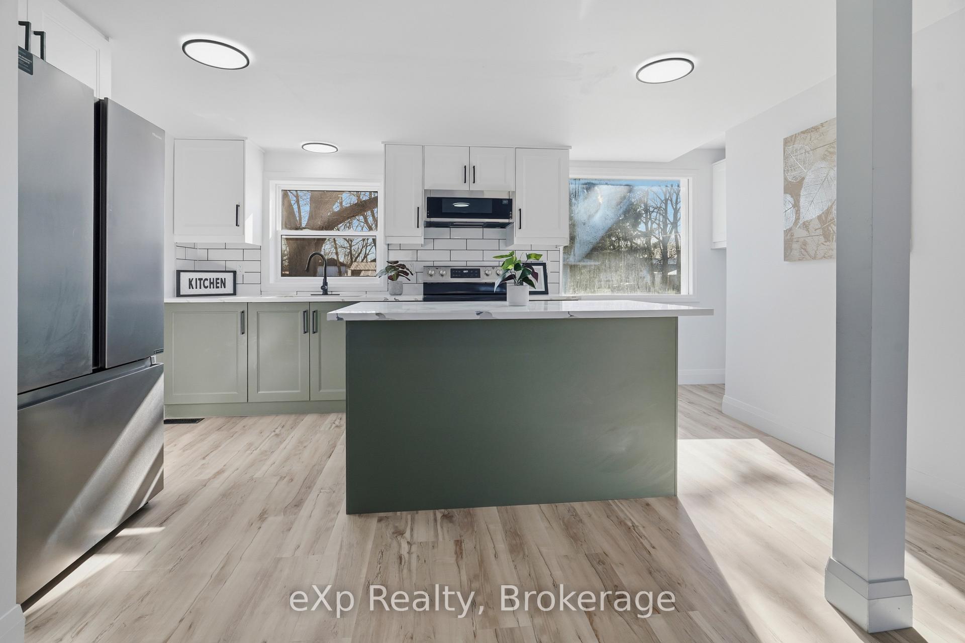 Photo 22 of 192 William Street W, North Middlesex, Parkhill — HOMEH