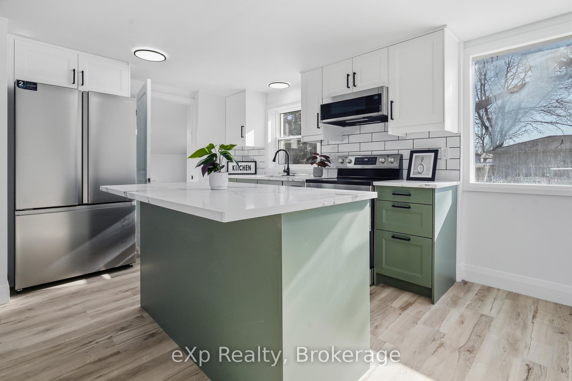 Photo 23 of 192 William Street W, North Middlesex, Parkhill — HOMEH