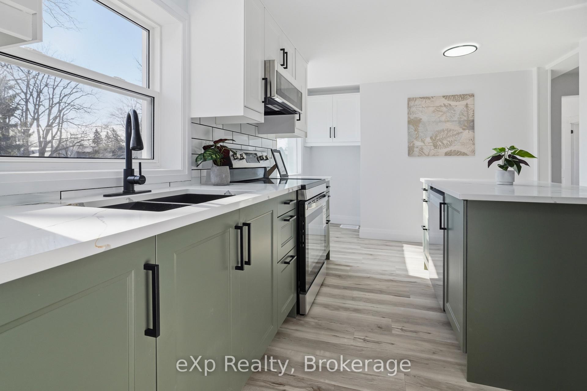 Photo 25 of 192 William Street W, North Middlesex, Parkhill — HOMEH