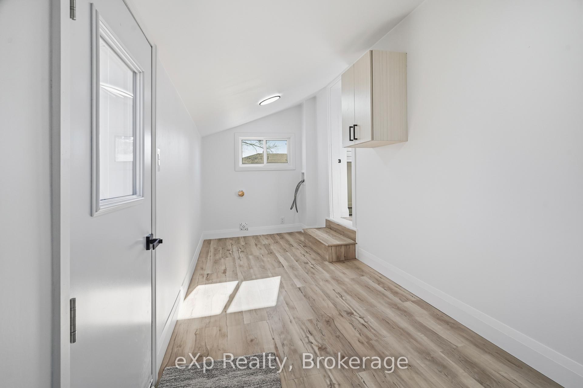 Photo 28 of 192 William Street W, North Middlesex, Parkhill — HOMEH