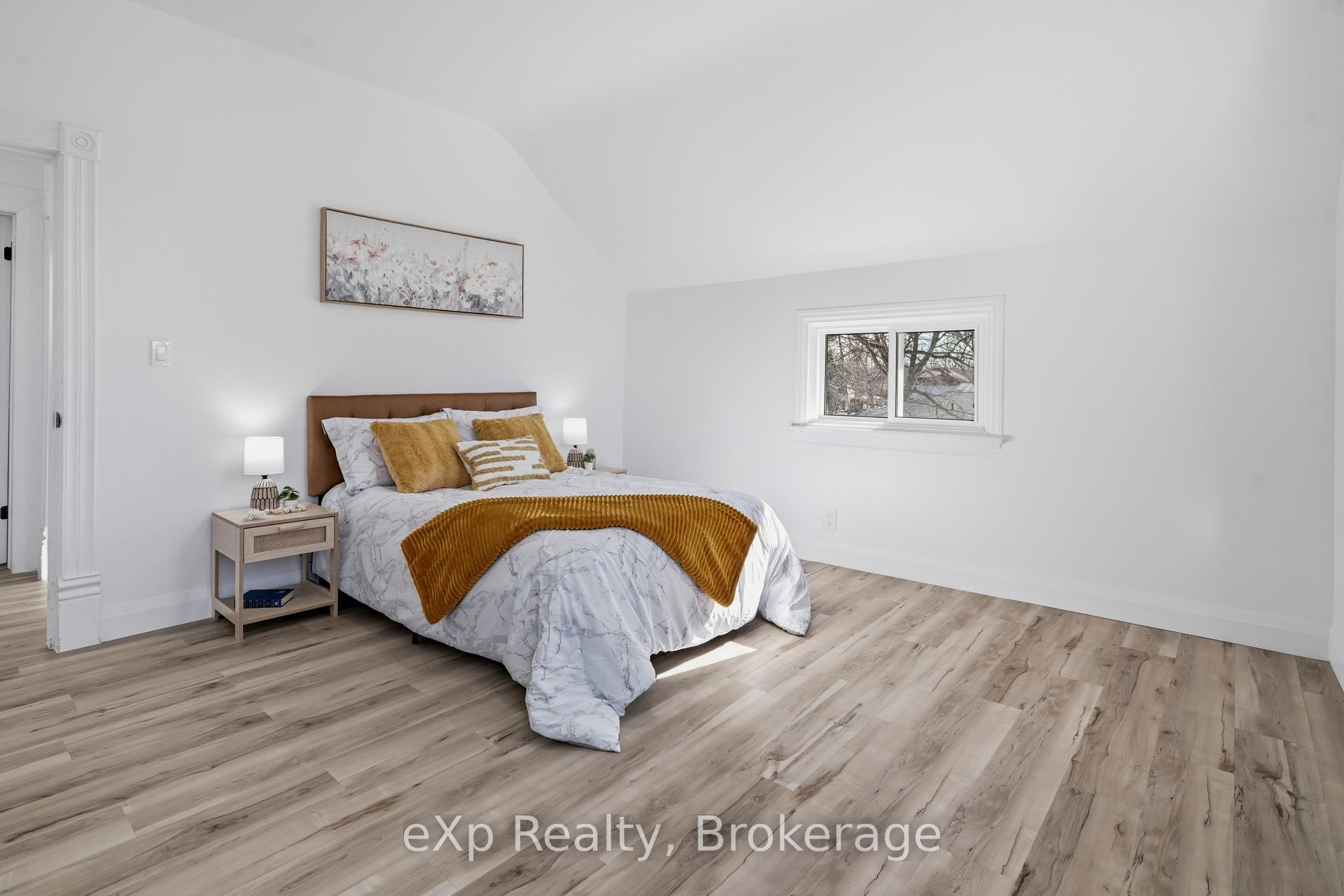 Photo 31 of 192 William Street W, North Middlesex, Parkhill — HOMEH