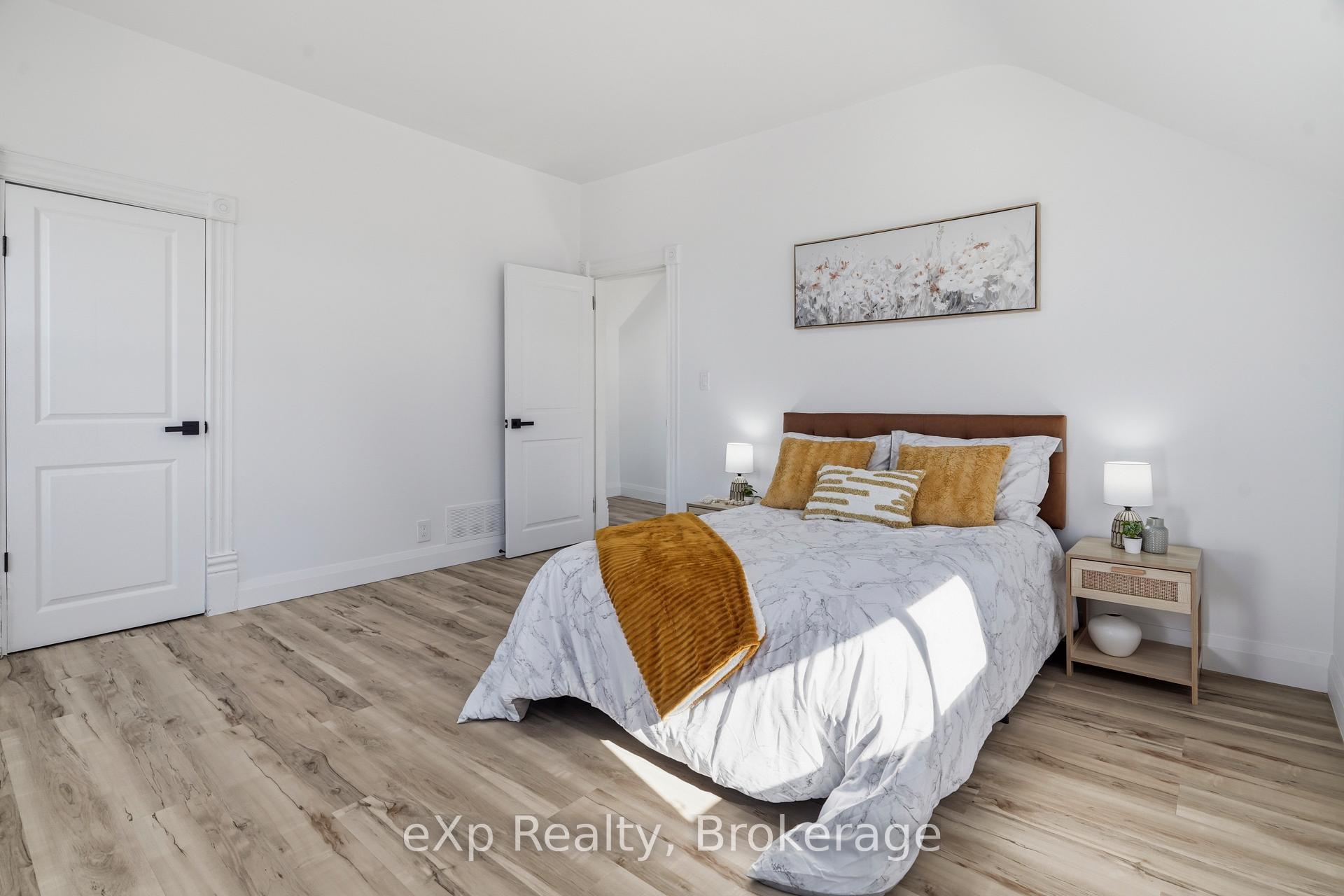 Photo 32 of 192 William Street W, North Middlesex, Parkhill — HOMEH
