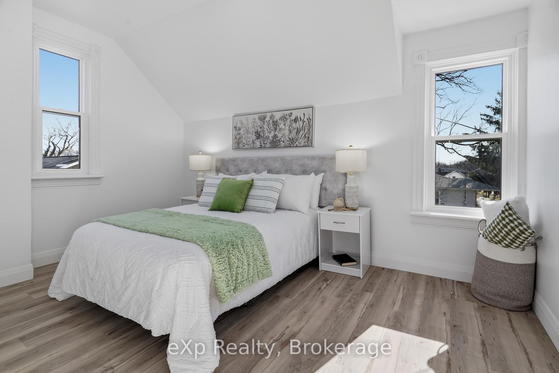 Photo 33 of 192 William Street W, North Middlesex, Parkhill — HOMEH