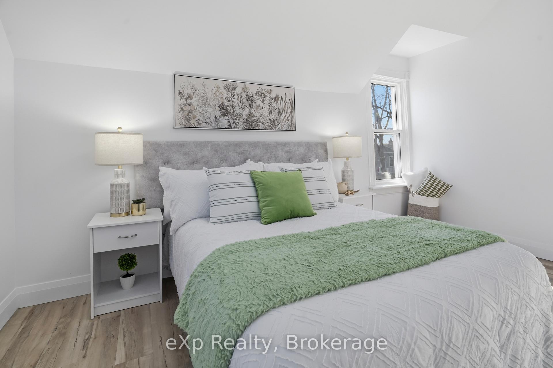 Photo 34 of 192 William Street W, North Middlesex, Parkhill — HOMEH