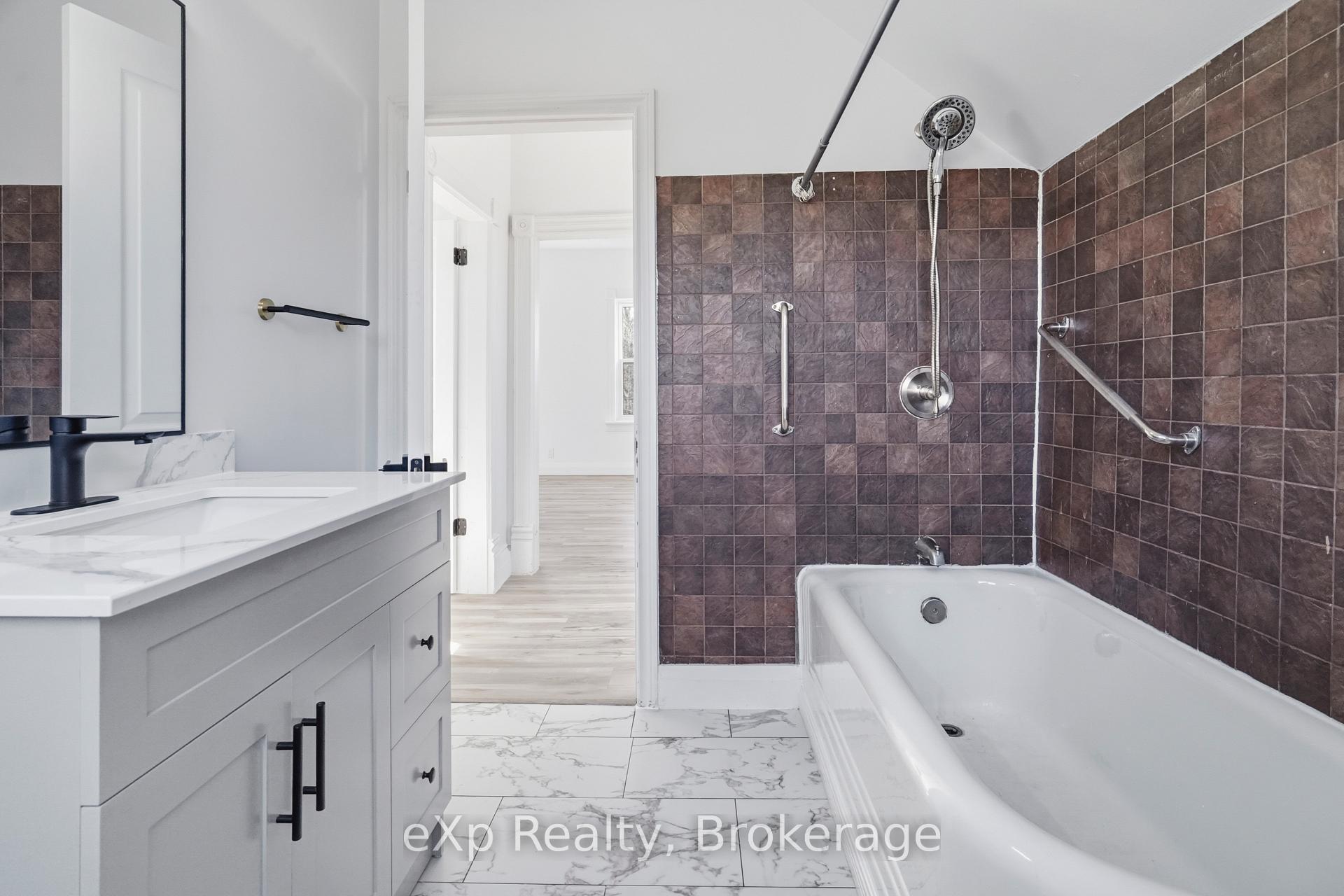 Photo 36 of 192 William Street W, North Middlesex, Parkhill — HOMEH
