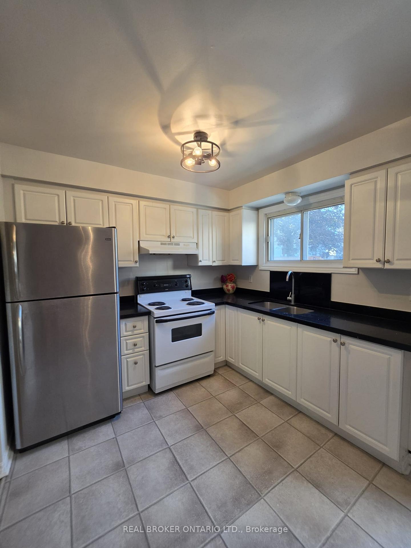 Photo 3 of Unit 12, 275 Blake Street, Barrie, North Shore — HOMEH