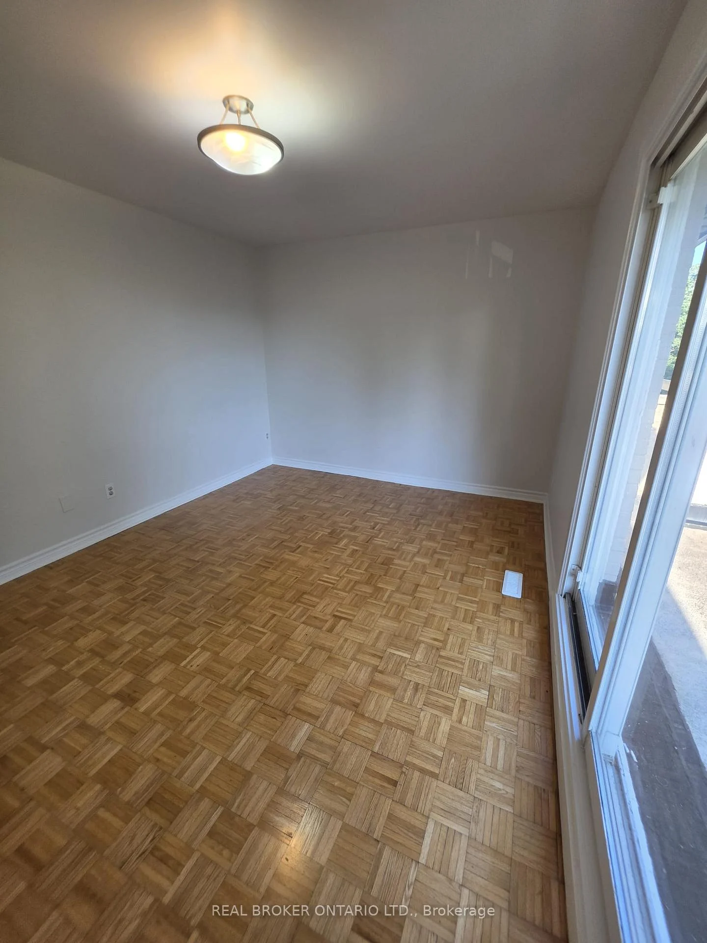 Photo 14 of Unit 12, 275 Blake Street, Barrie, North Shore — HOMEH