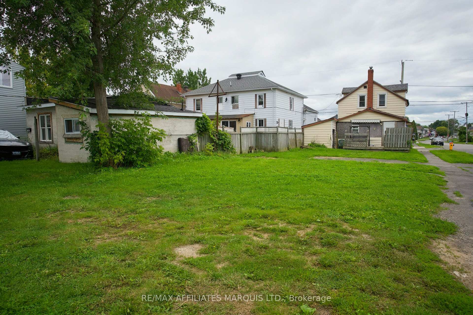 Photo of 829 First Street E