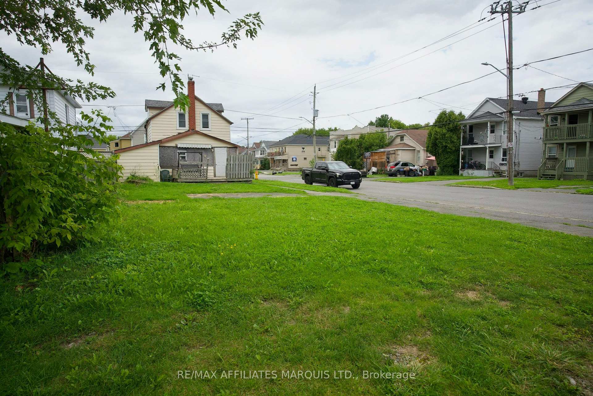 Photo 2 of 829 First Street E, Cornwall, Cornwall — HOMEH
