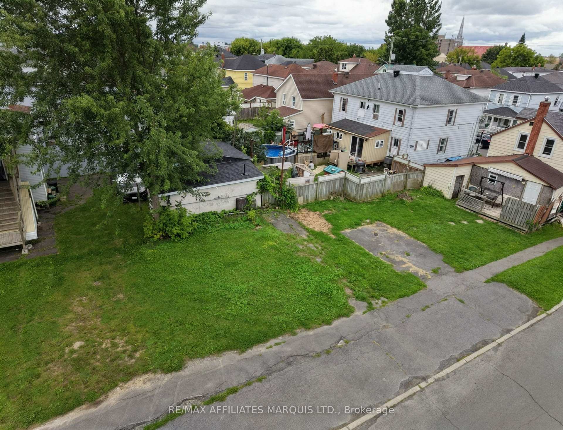 Photo 4 of 829 First Street E, Cornwall, Cornwall — HOMEH