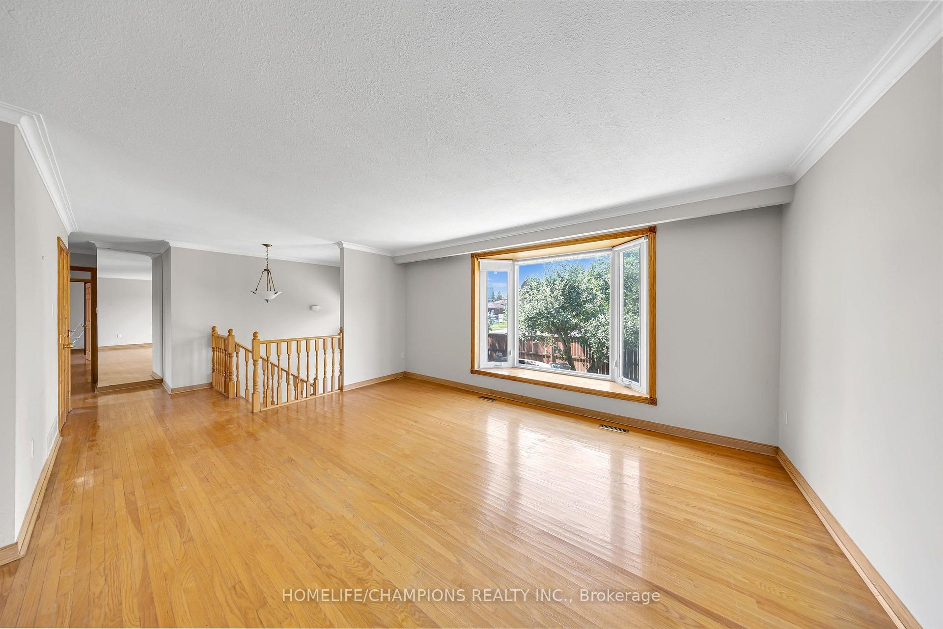 Photo 3 of 2 Altair Avenue, Scarborough, L'Amoreaux — HOMEH