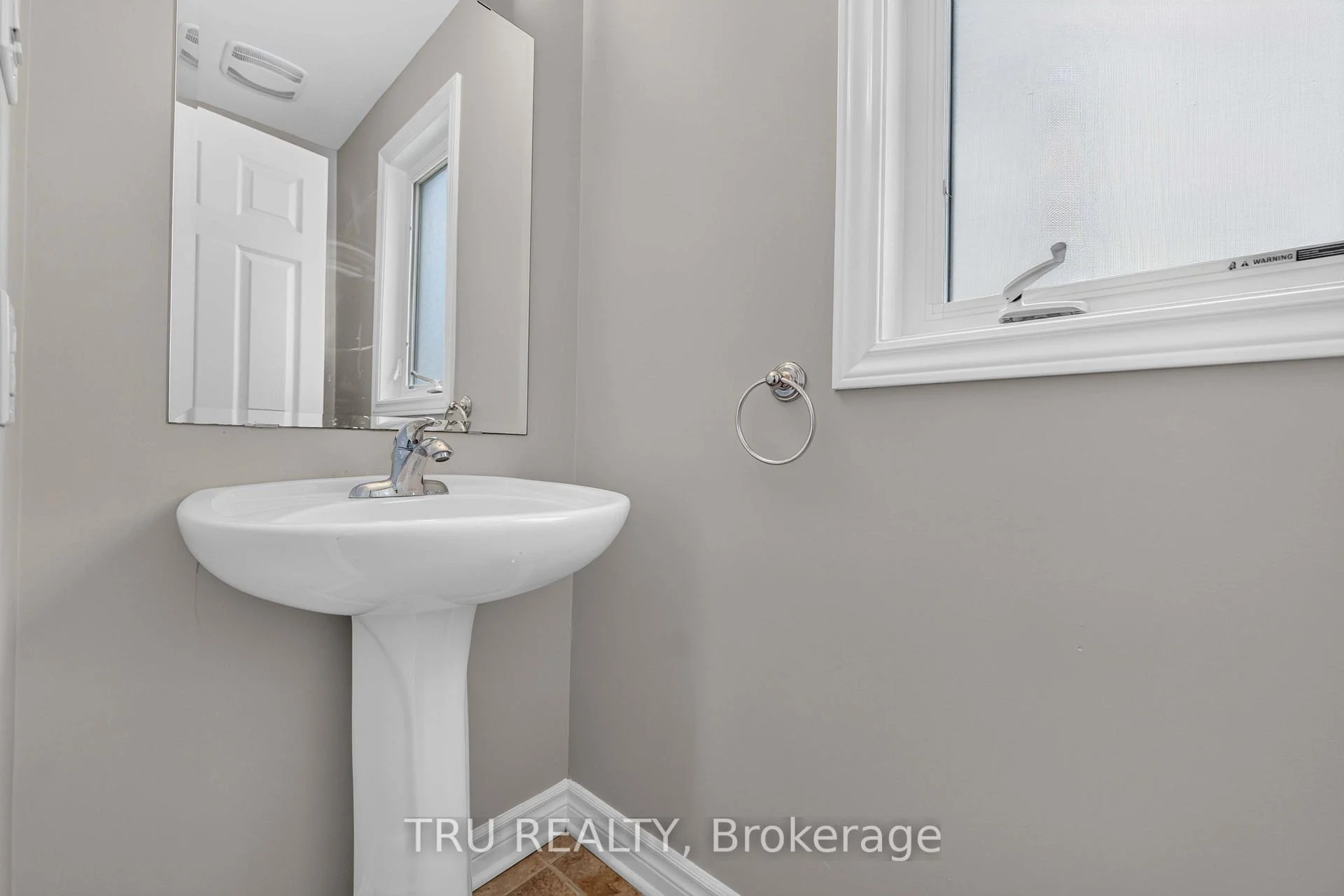 Photo 8 of 111 Woodmill Terrace, Ottawa, Kanata - Morgan's Grant/South March — HOMEH