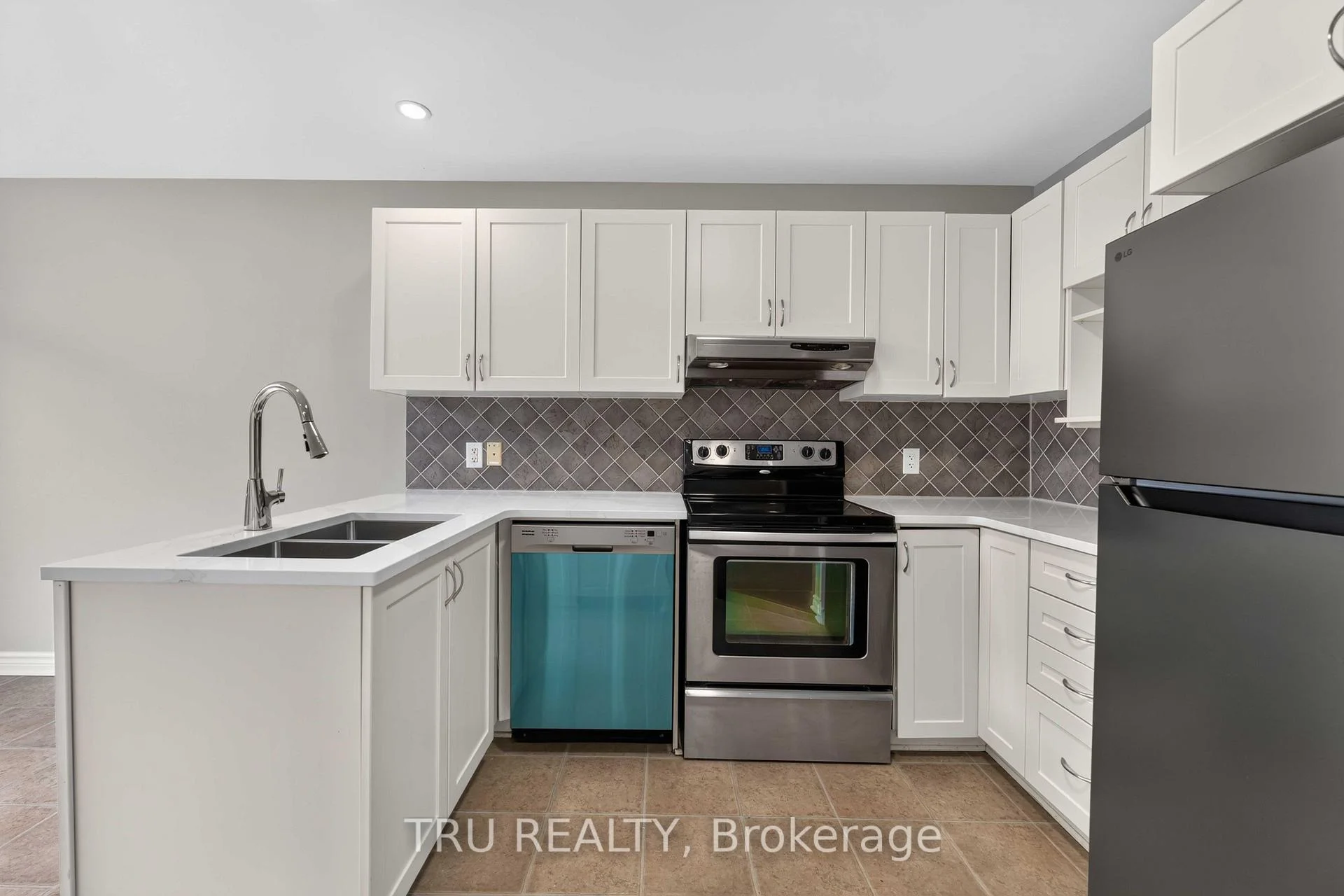 Photo 19 of 111 Woodmill Terrace, Ottawa, Kanata - Morgan's Grant/South March — HOMEH