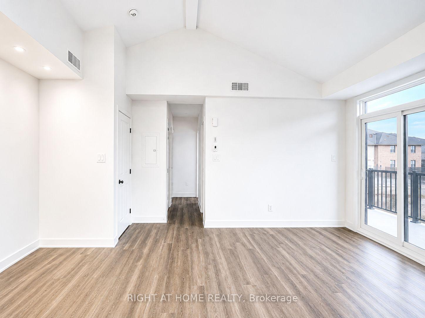 Photo 3 of Unit L, 300 Tulum Crescent, Ottawa, Kanata - Emerald Meadows/Trailwest — HOMEH